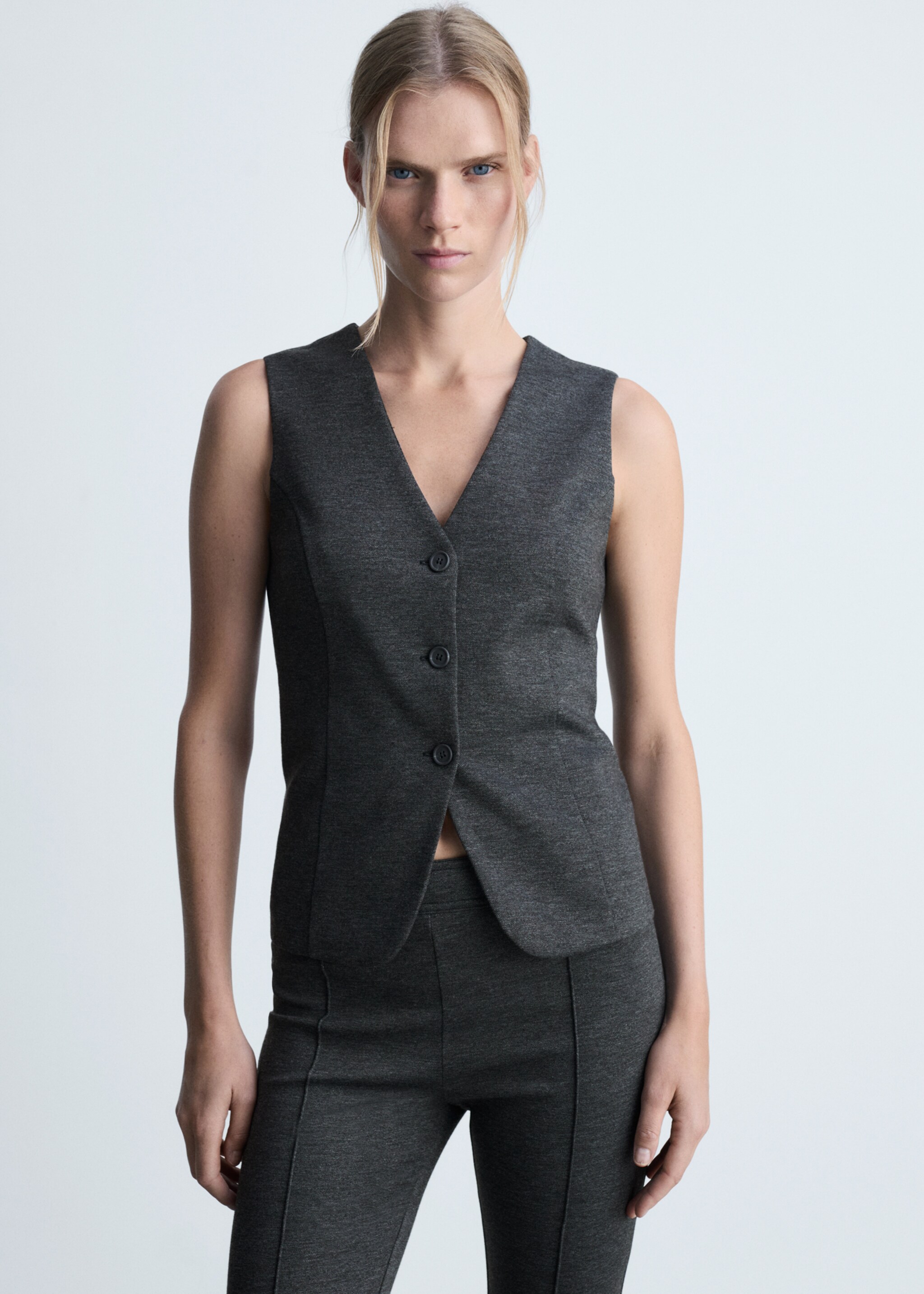 Fitted gilet with buttons - Medium plane, Grey. Ref: 77085661-00.