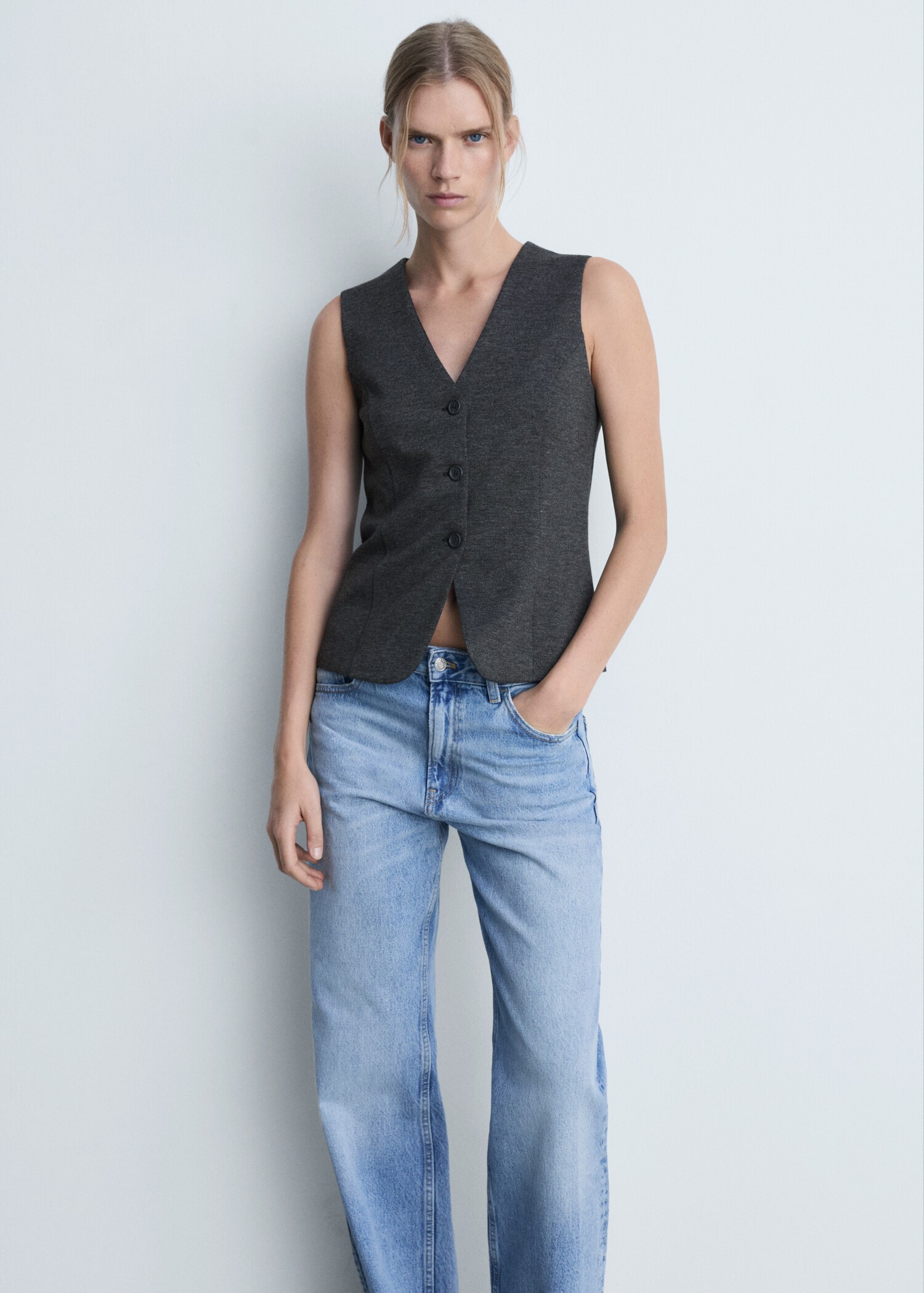 Fitted gilet with buttons - Details of the article 2