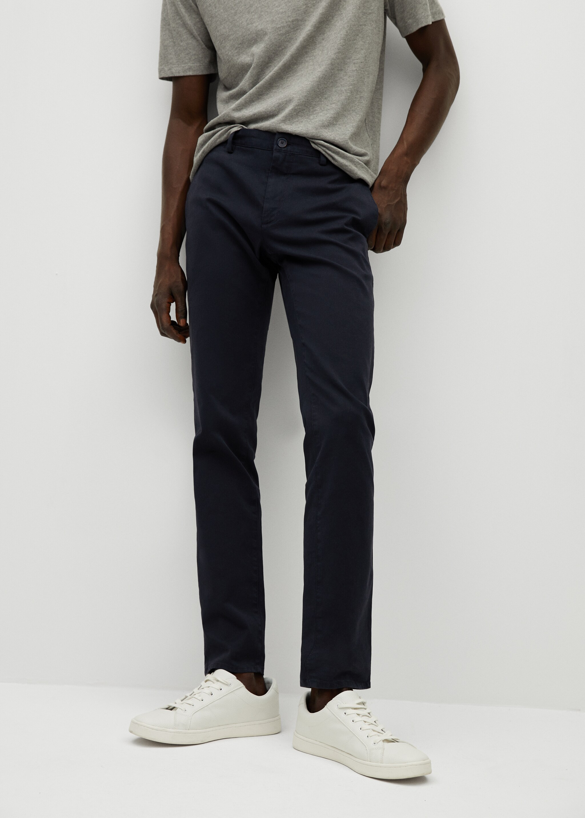 Pantalón chino slim fit premium - Plano medio