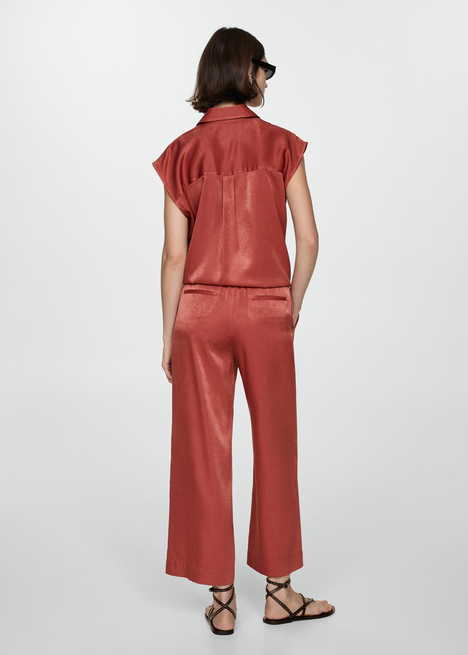 Satin shirt with bow - Verso de l’article