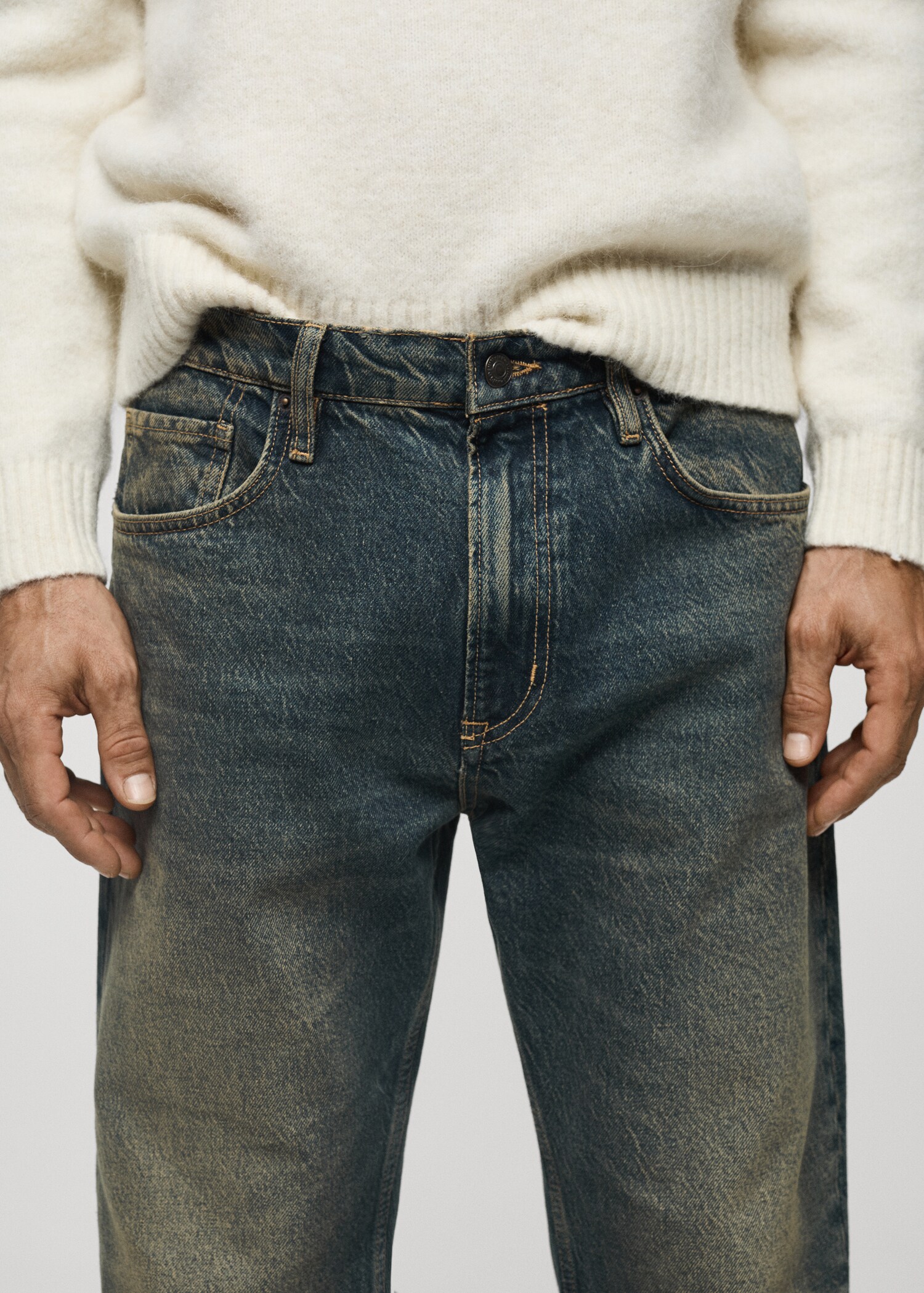 Jean straight-fit effet usé - Détail de l'article 1