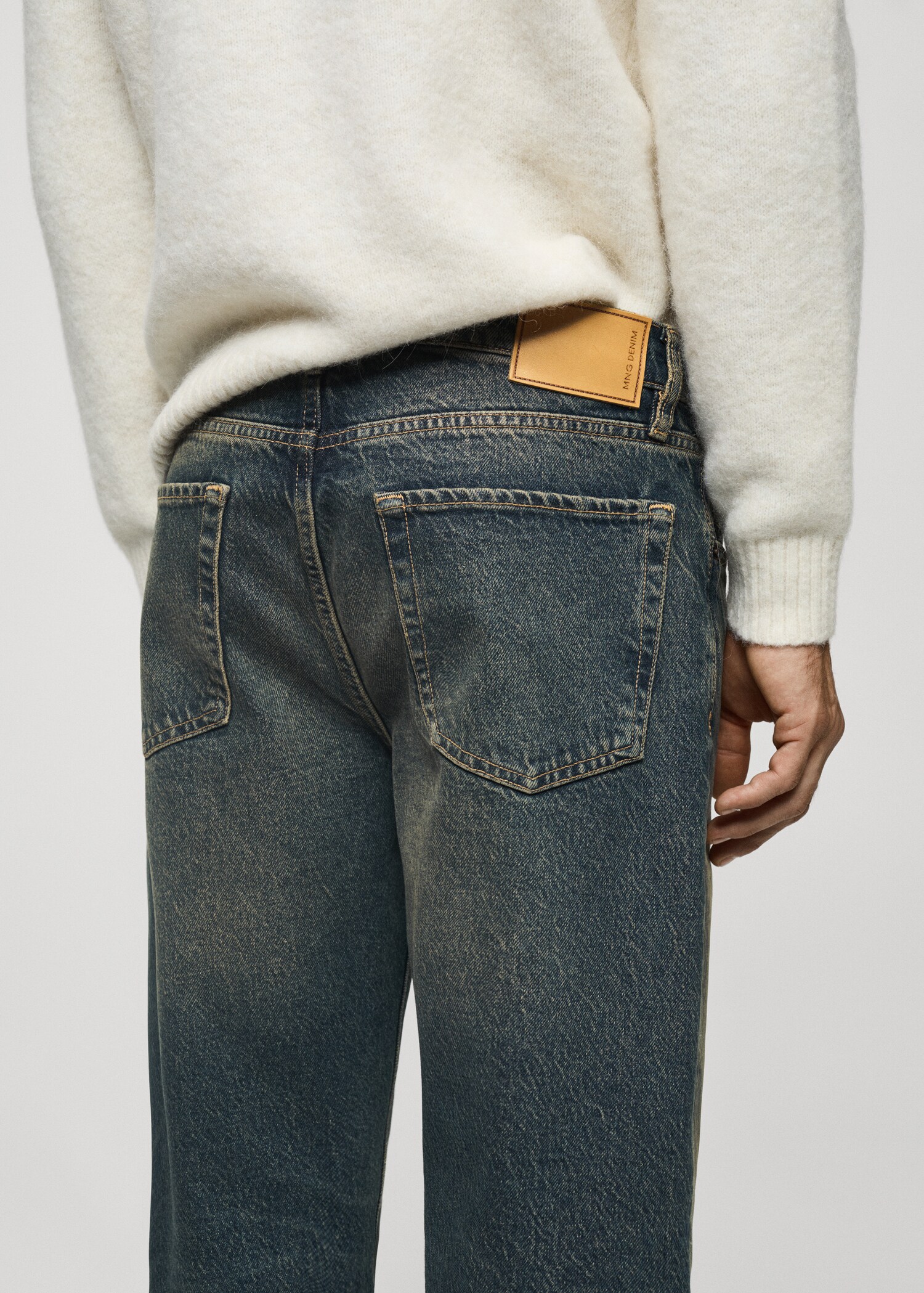 Jean straight-fit effet usé - Détail de l'article 6