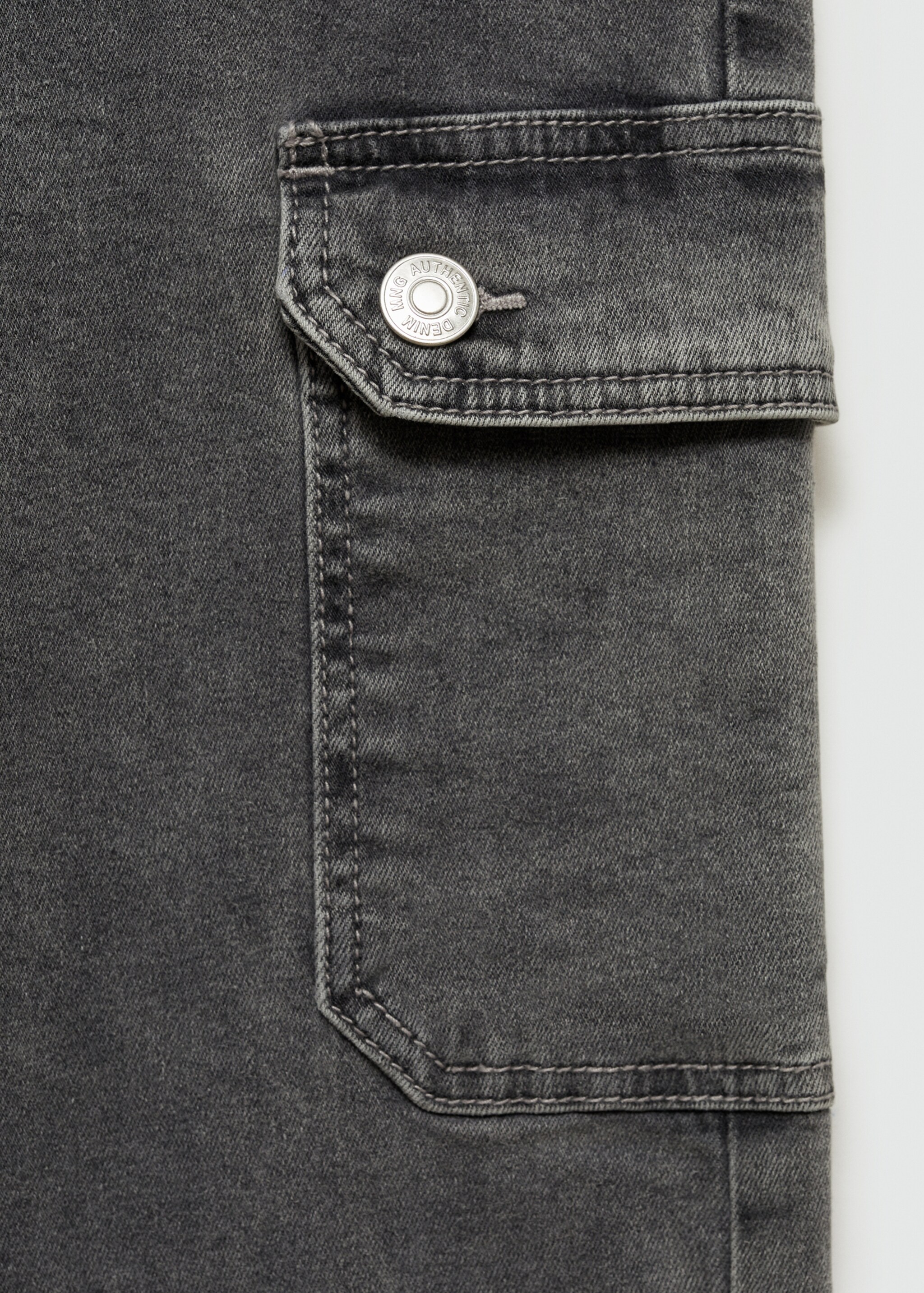 Cargo-Jeans mit Taschen - Detail des Artikels 0, Denim Grau. Ref: 77086004-00.