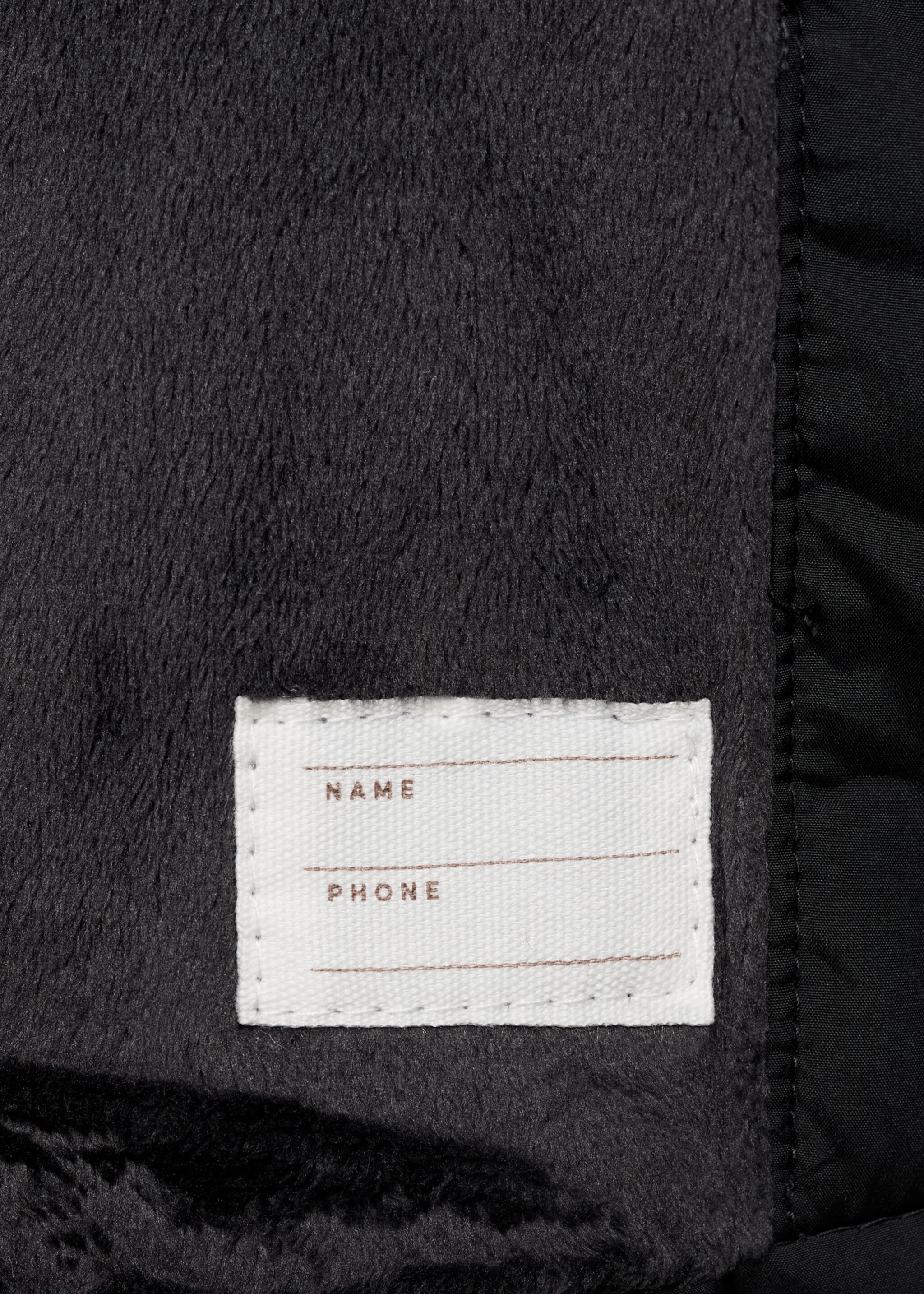 Gewatteerde anorak met capuchon met imitatiebont - Detail van het artikel 0, Zwart. Ref: 77086336-00.
