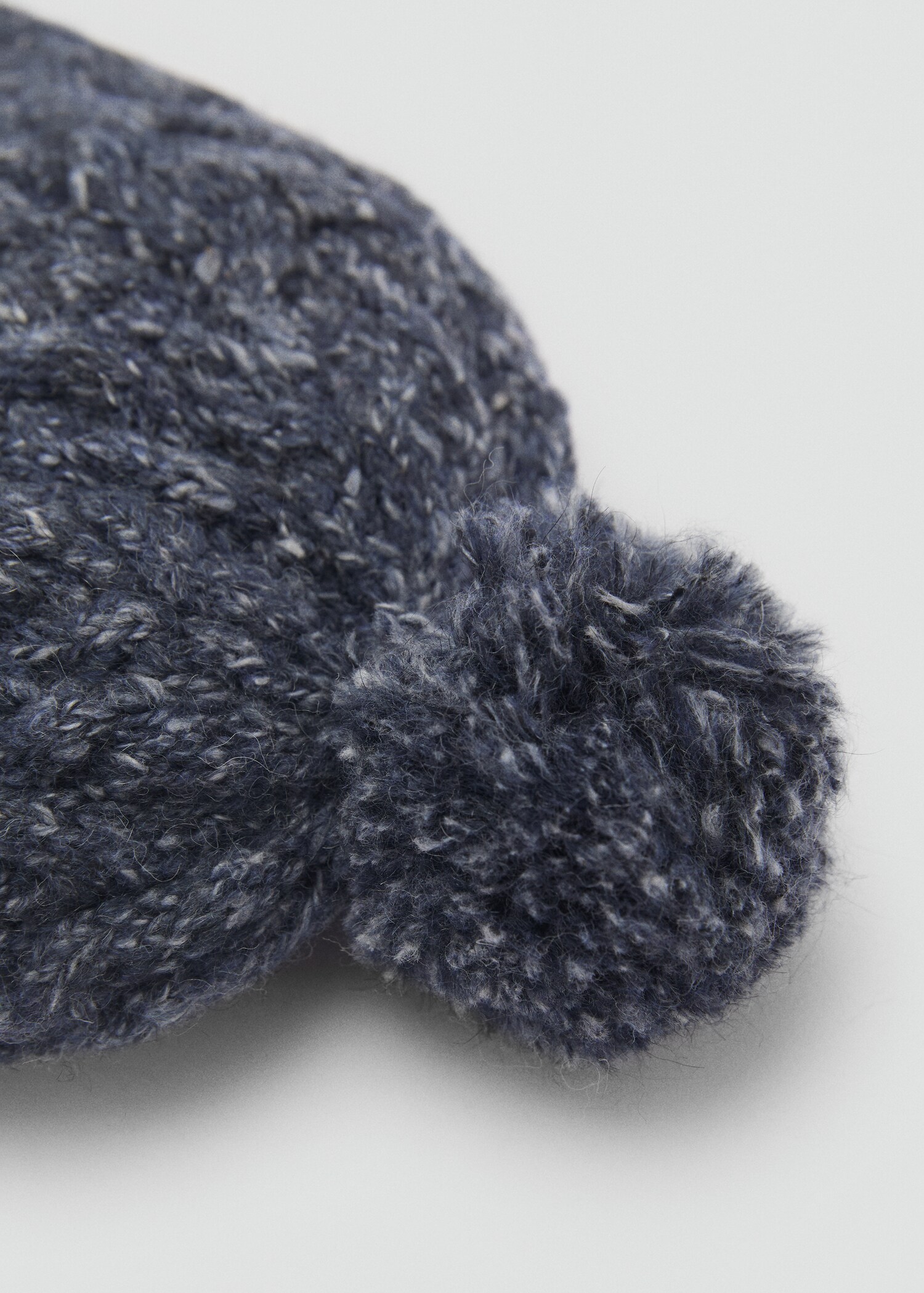 Knitted braided pompom hat - Medium plane