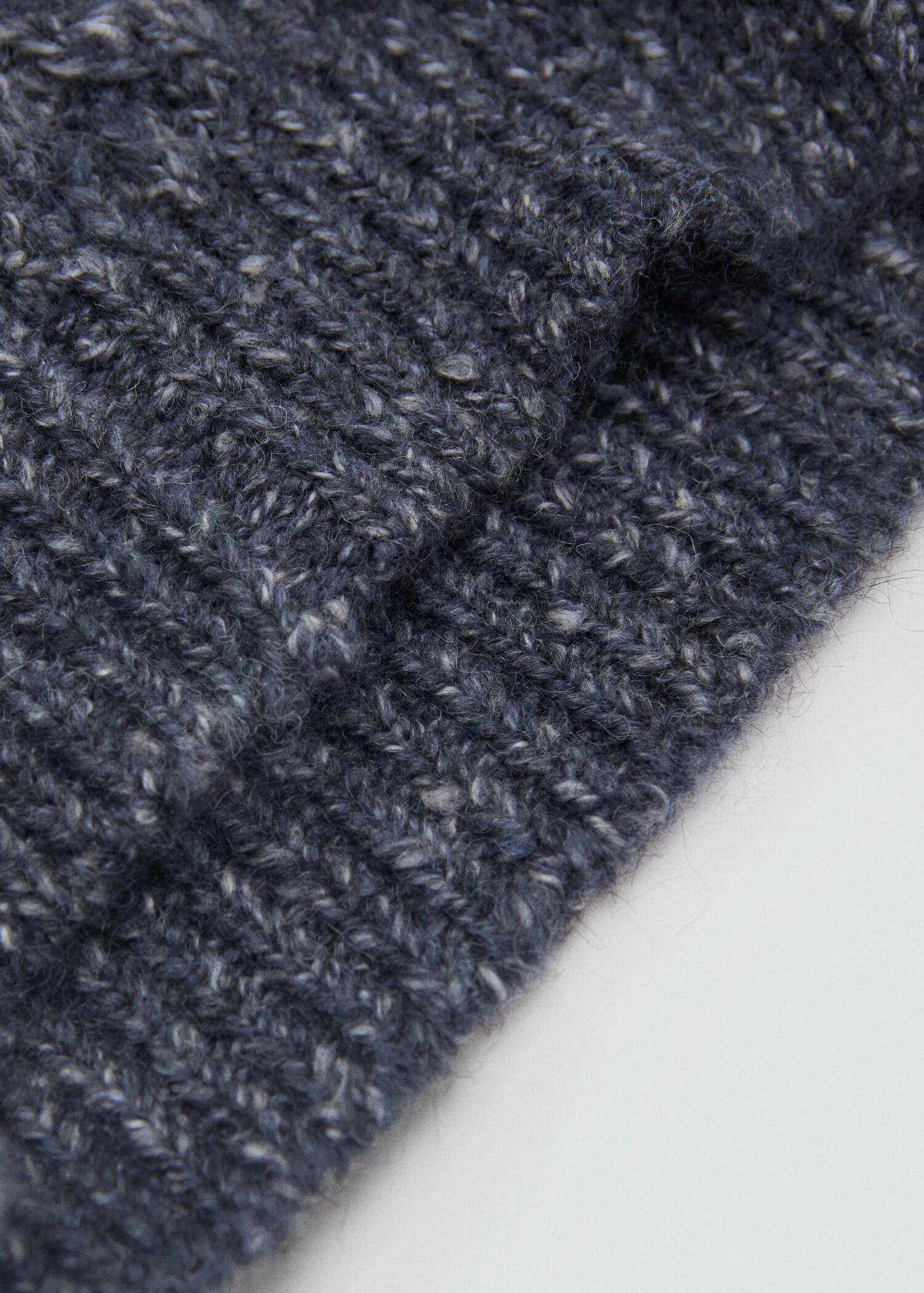 Knitted braided pompom hat - Details of the article 1