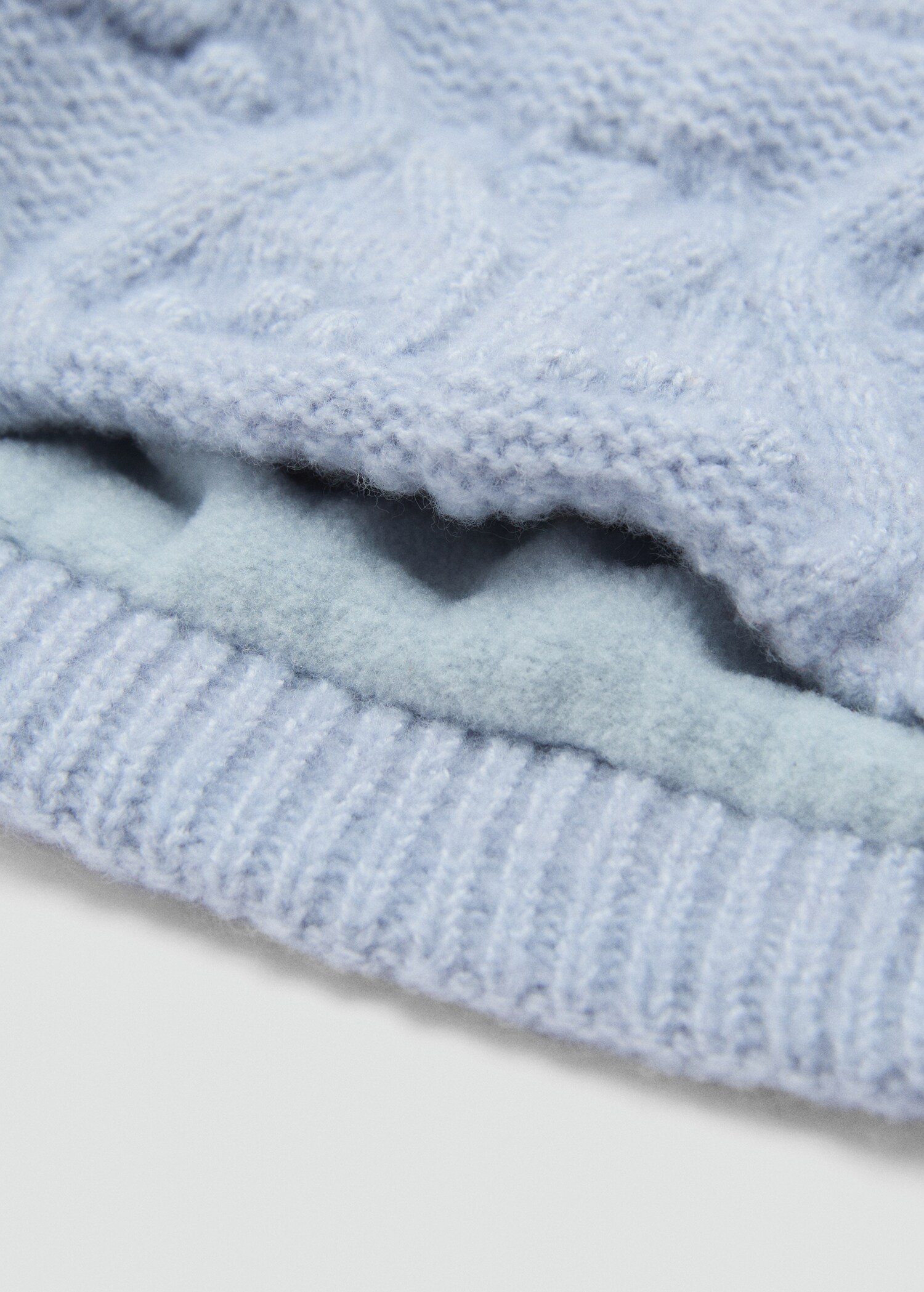 Knitted braided scarf - Details of the article 1