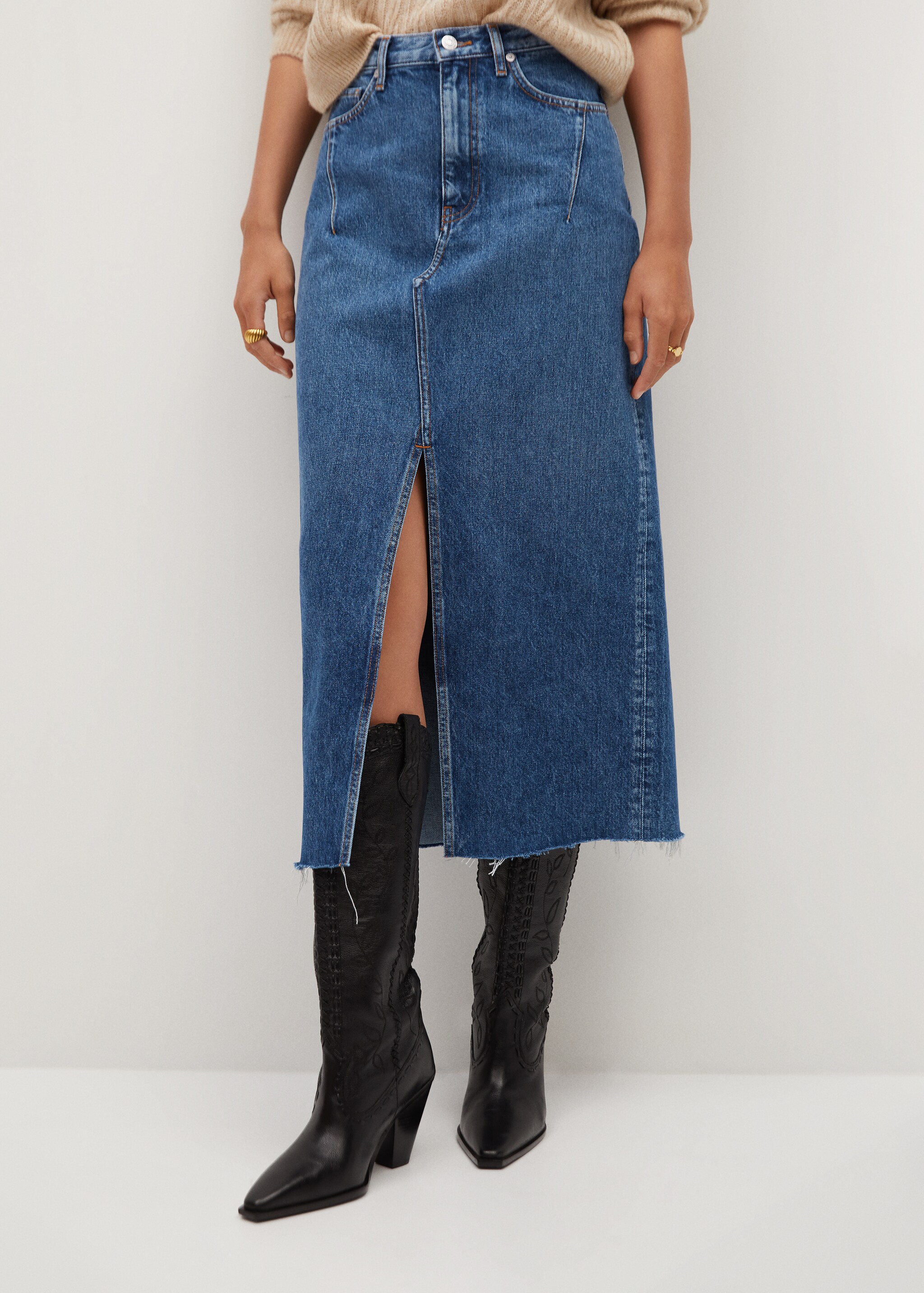 Falda midi denim - Plano medio