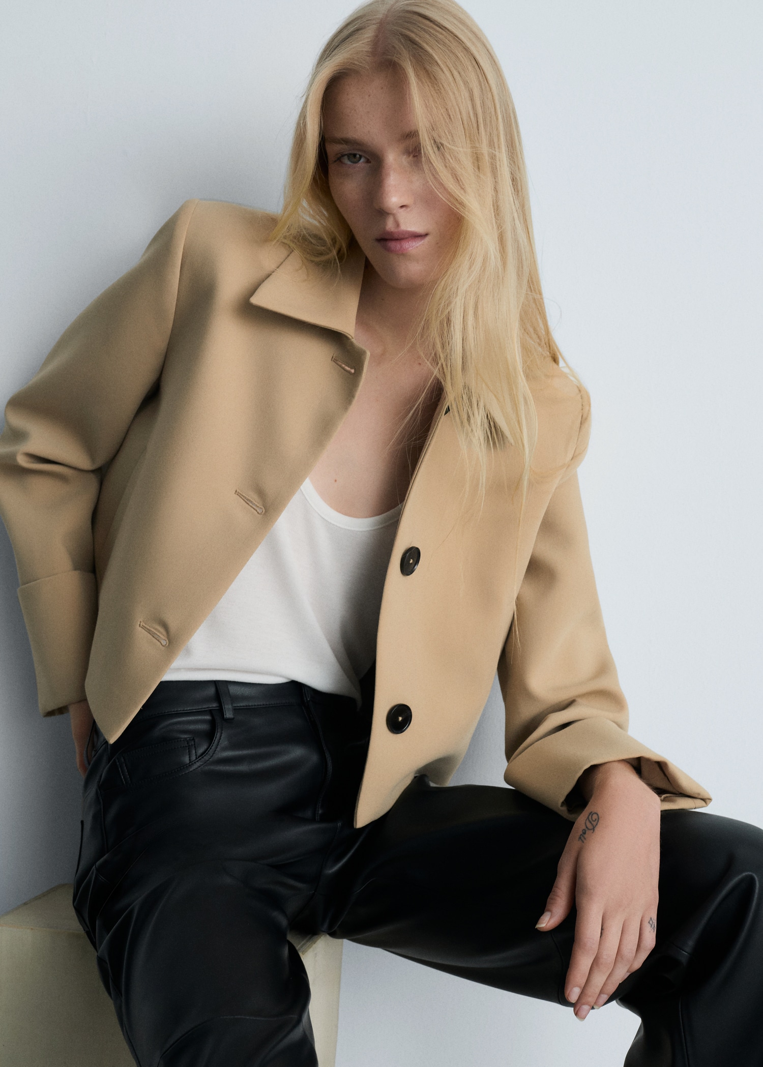 Chaqueta estructura botones Mujer MANGO OUTLET España