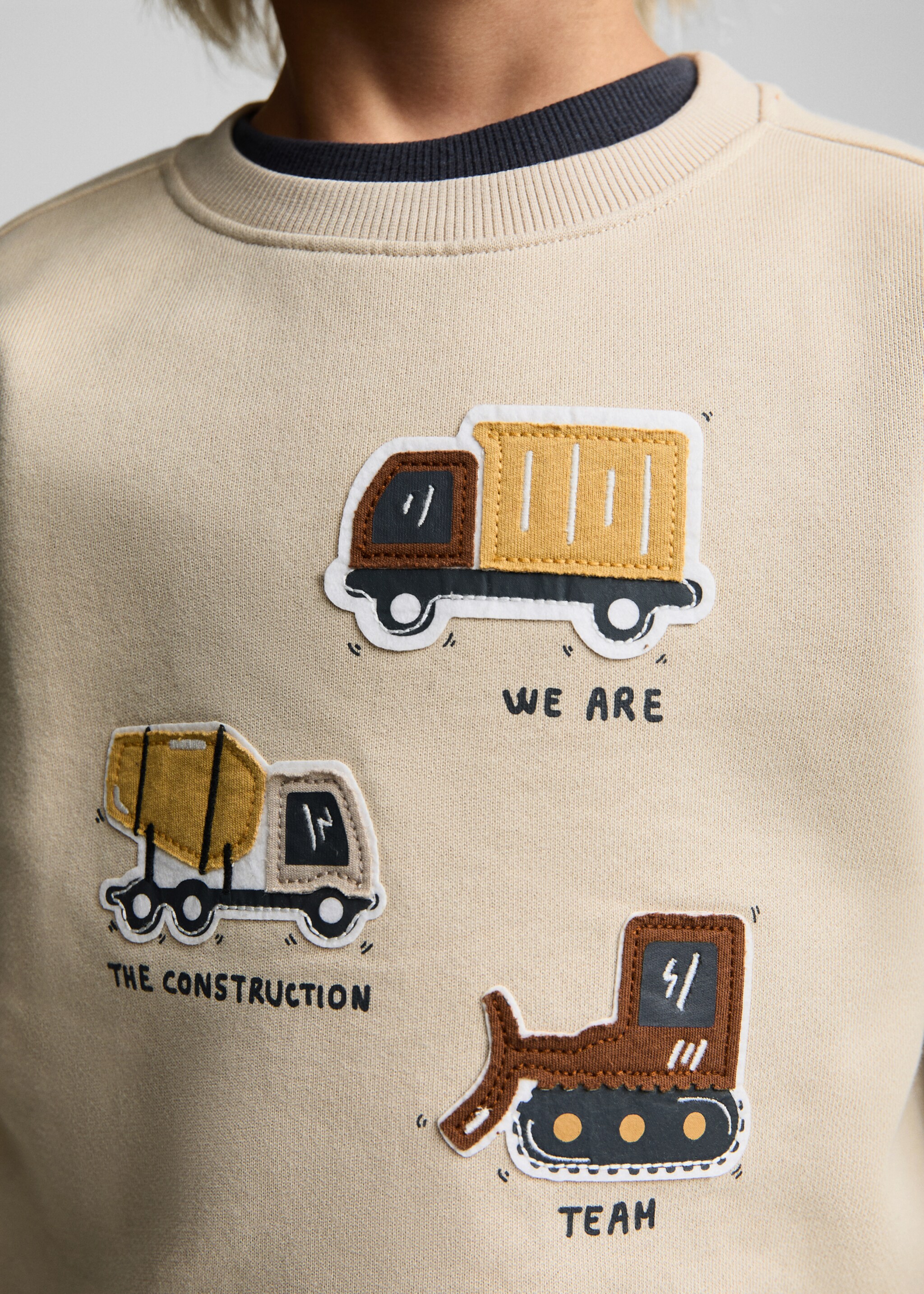 Path print sweatshirt - Details of the article 6, Sand. Ref: 77086735-00.