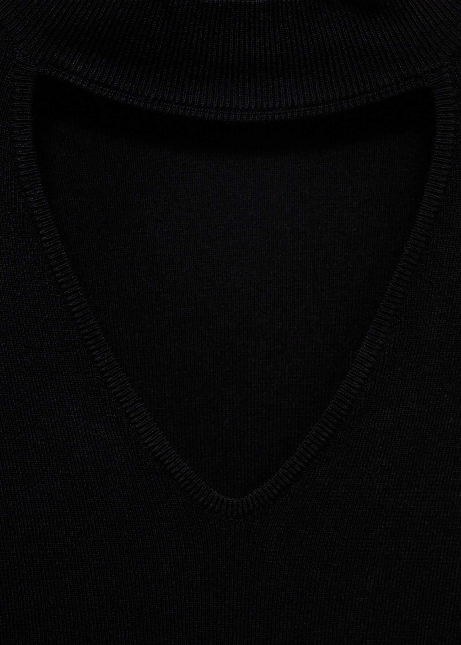 Cut-out back crop T-shirt - Details of the article 8