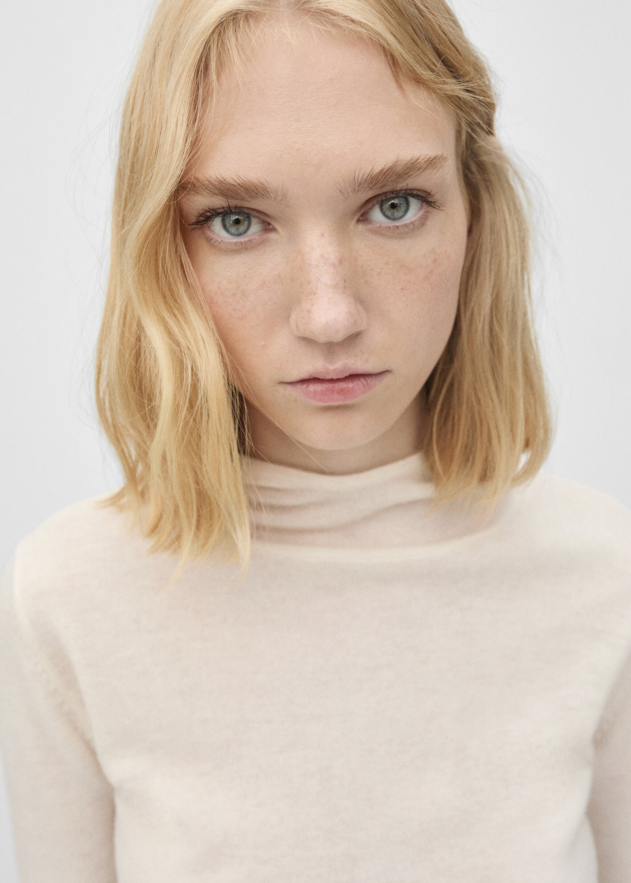 Tröja 100 % ull huva - Detaljer om artikeln 1, Rå. Ref: 77086746-00.