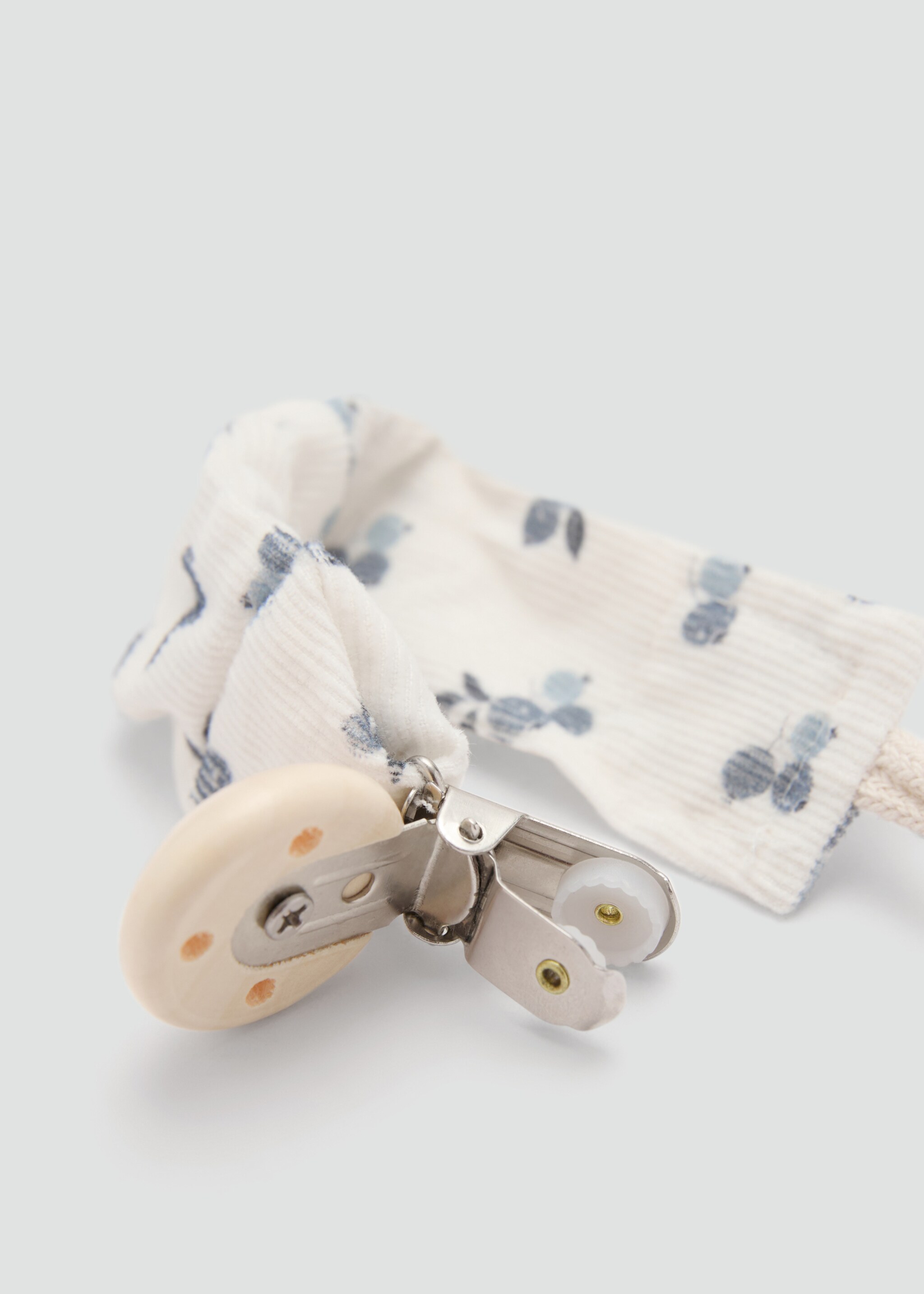 Printed brooch pacifier holder - Details of the article 1, Off White. Ref: 77086748-00.
