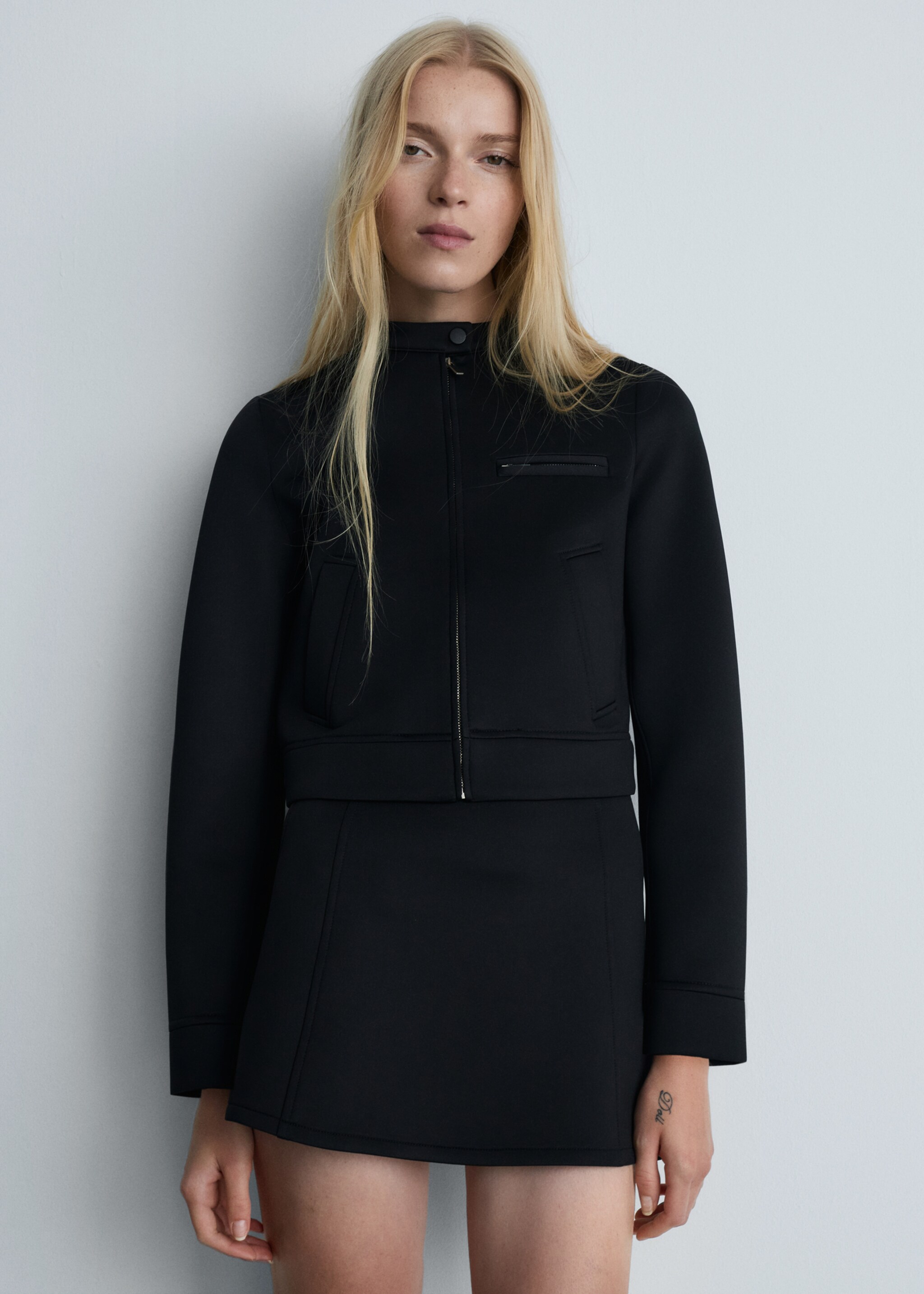 Cropped jacket with pockets - Medium plane, Black. Ref: 77086755-00.