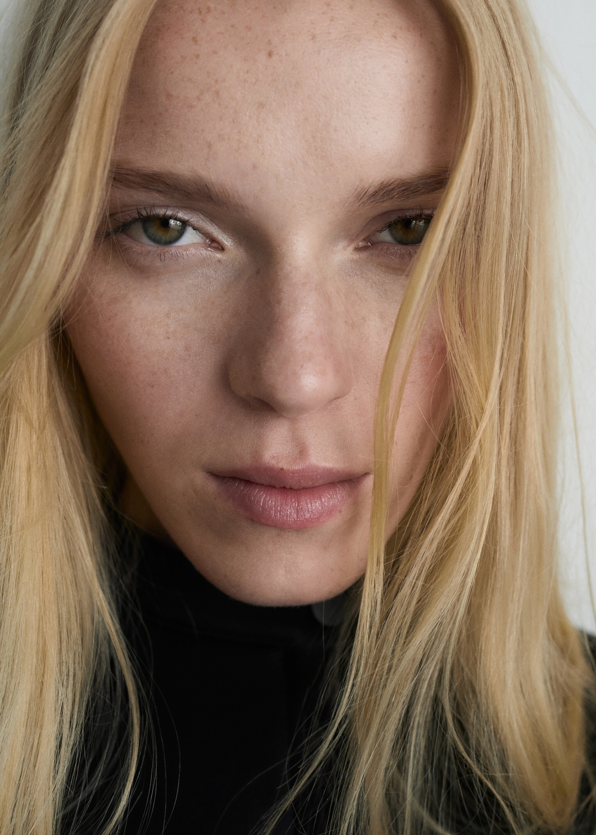 Cropped jacket with pockets - Details of the article 1, Black. Ref: 77086755-00.