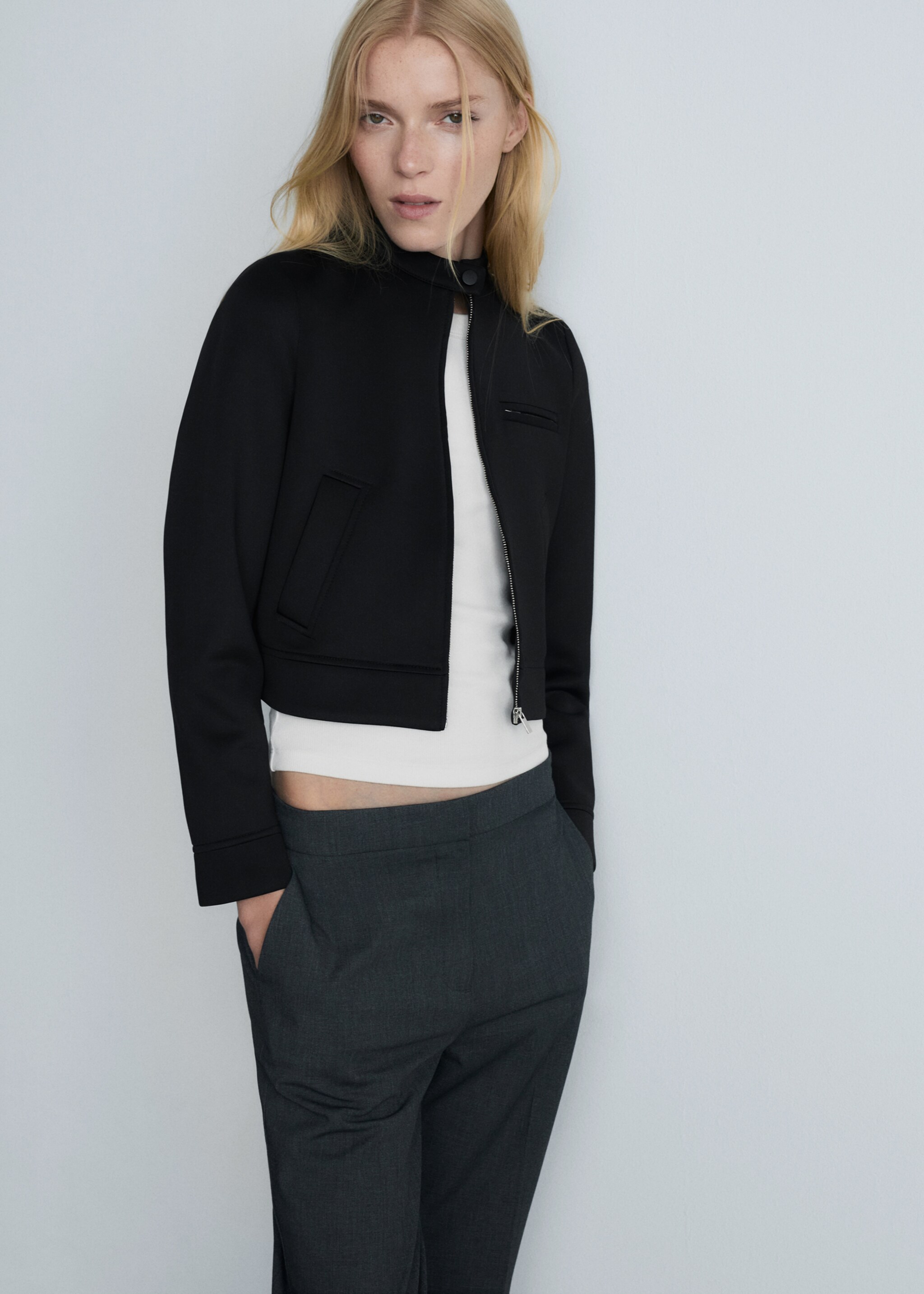 Cropped jacket with pockets - Details of the article 2, Black. Ref: 77086755-00.