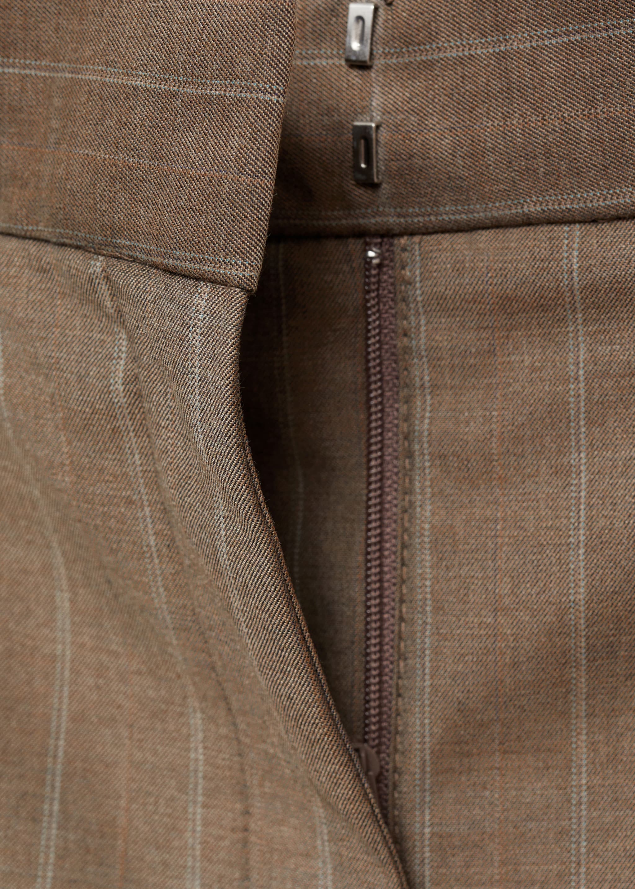 Flared krijtstreepbroek - Detail van het artikel 8, Open beige. Ref: 77087113-00.