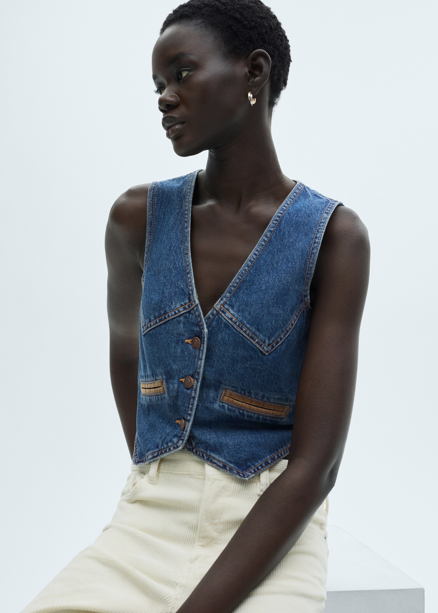 Jeansweste mit Kontrastdetails - Detail des Artikels 2