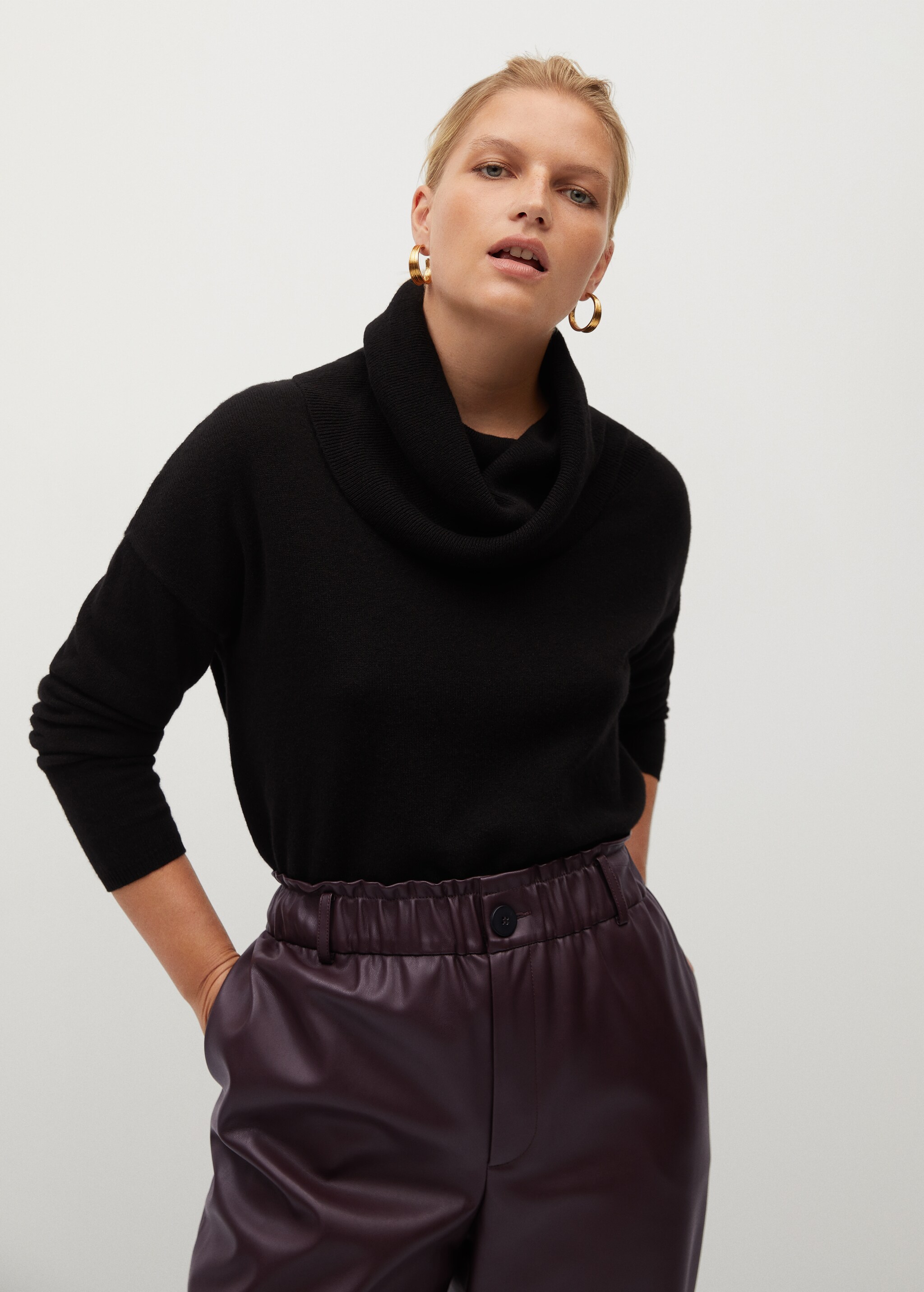 Leather-effect slouchy trousers - Details of the article 1