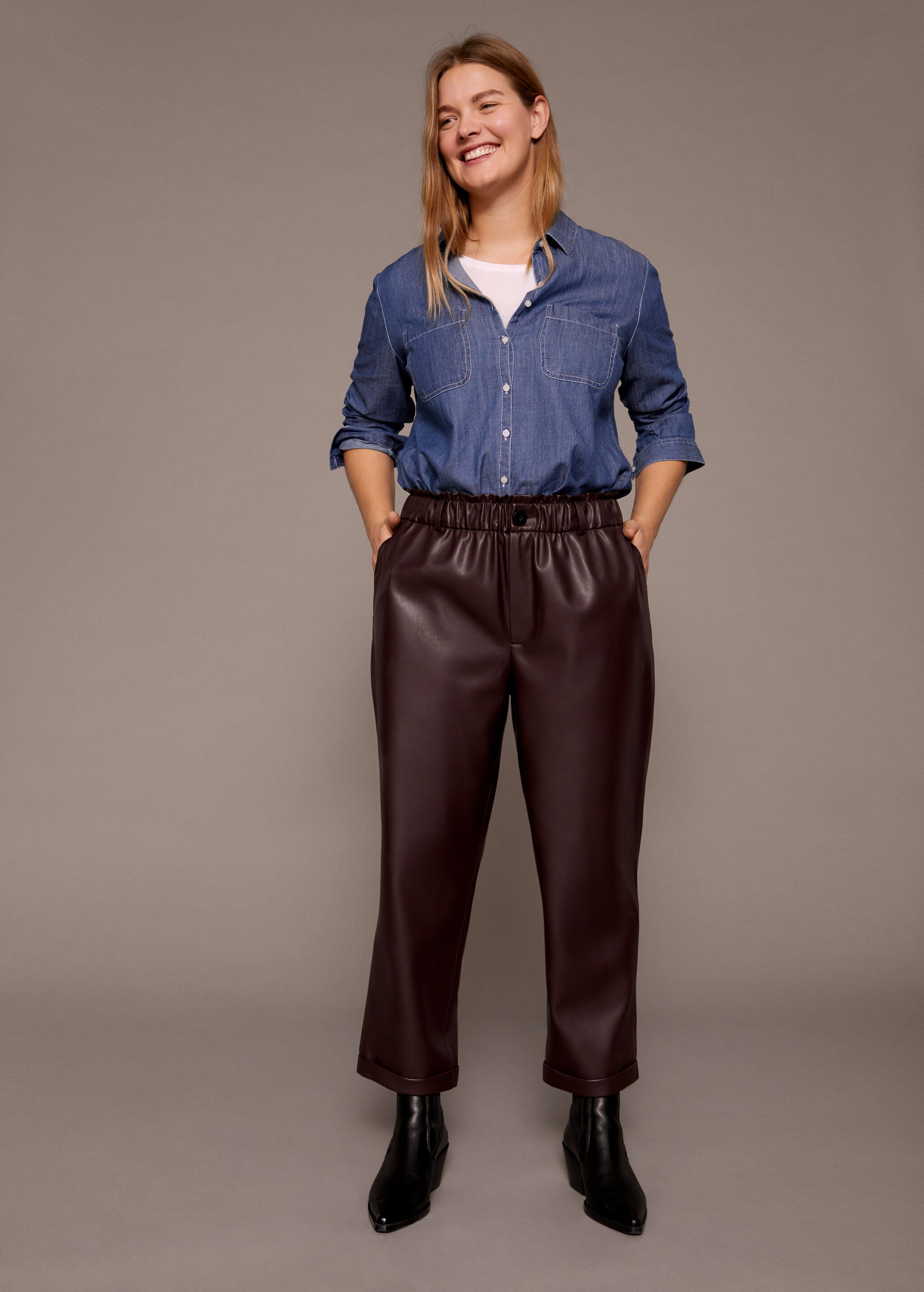 Leather-effect slouchy trousers - Details of the article 5