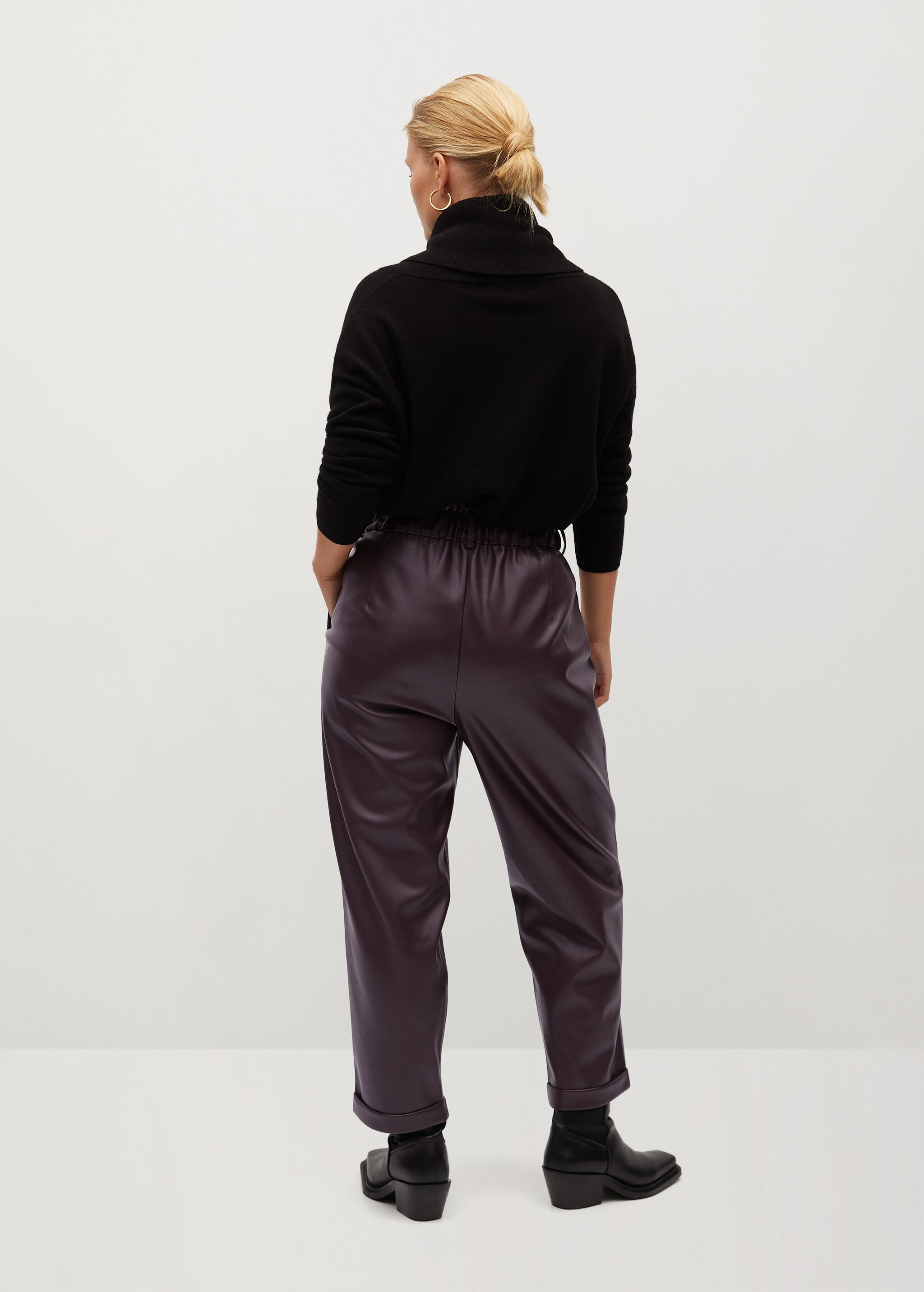 Leather-effect slouchy trousers - Reverse of the article
