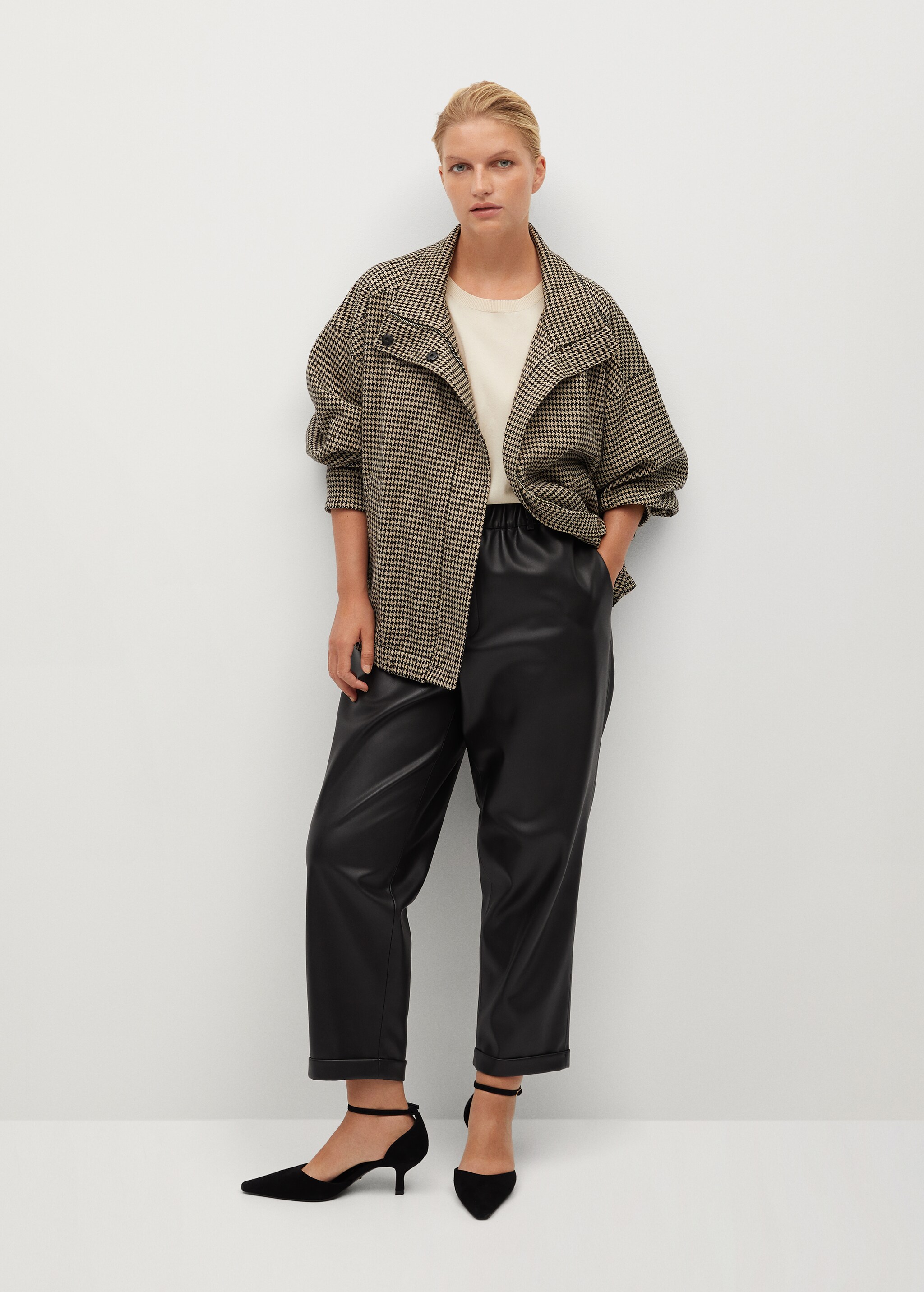 Leather-effect slouchy trousers - Details of the article 1