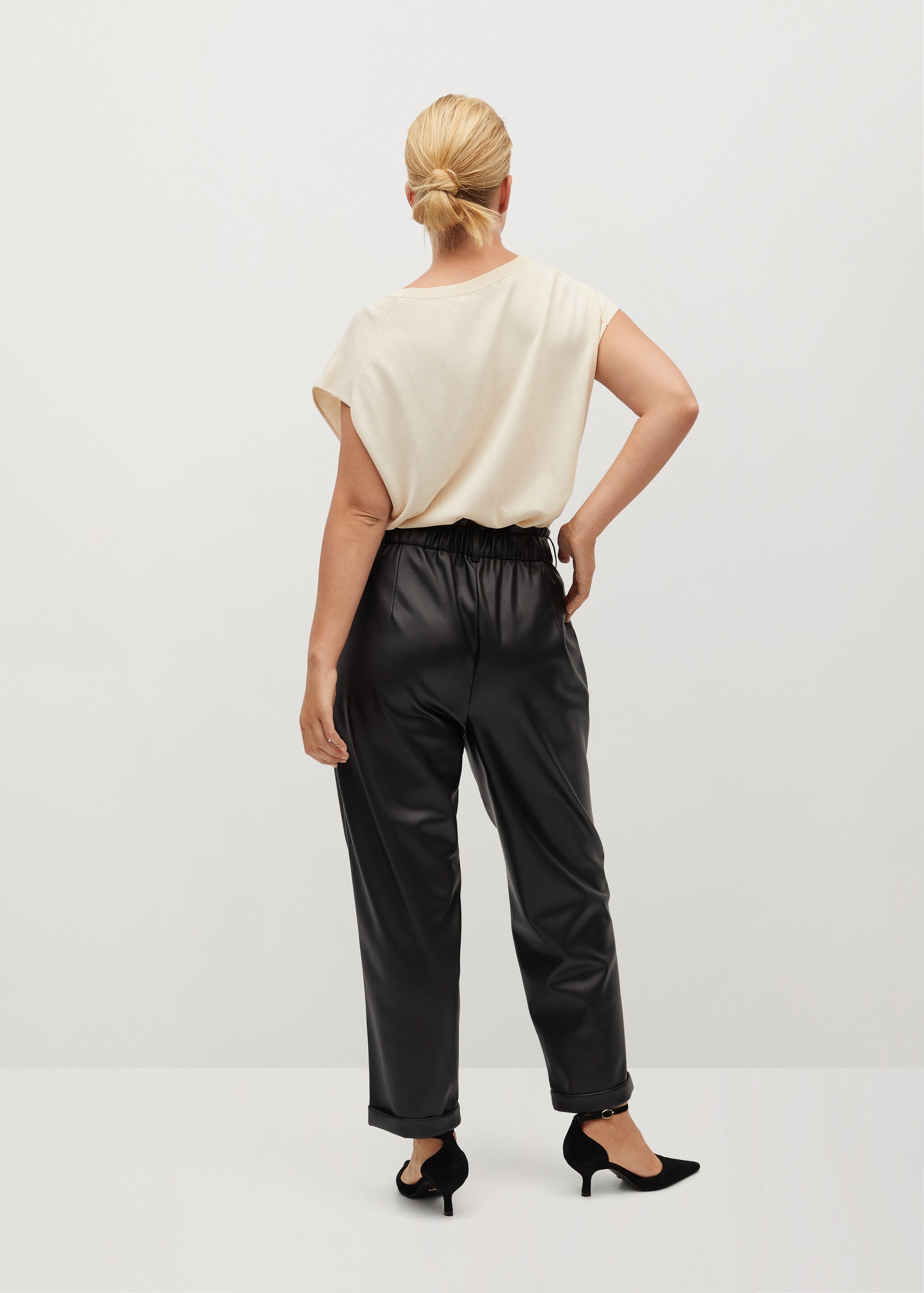Leather-effect slouchy trousers - Reverse of the article