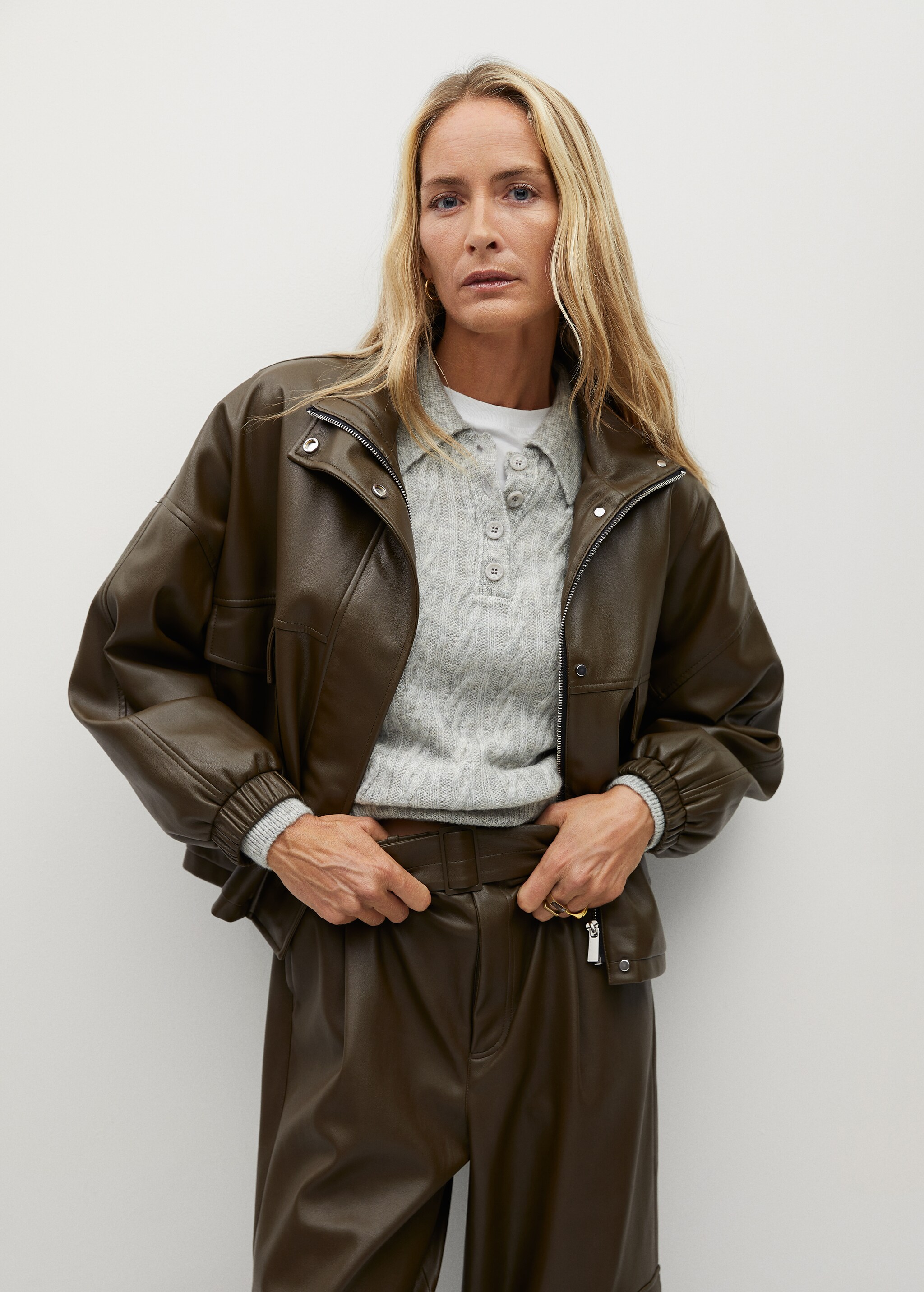 Cazadora oversize efecto piel - Plano medio