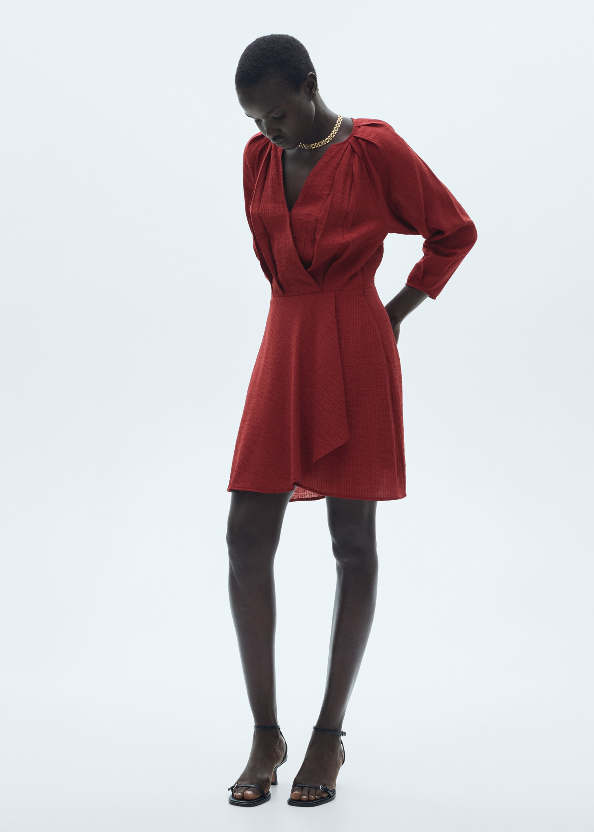 Robe courte texturée - Détail de l'article 6, Grenat. Ref: 77087645-00.