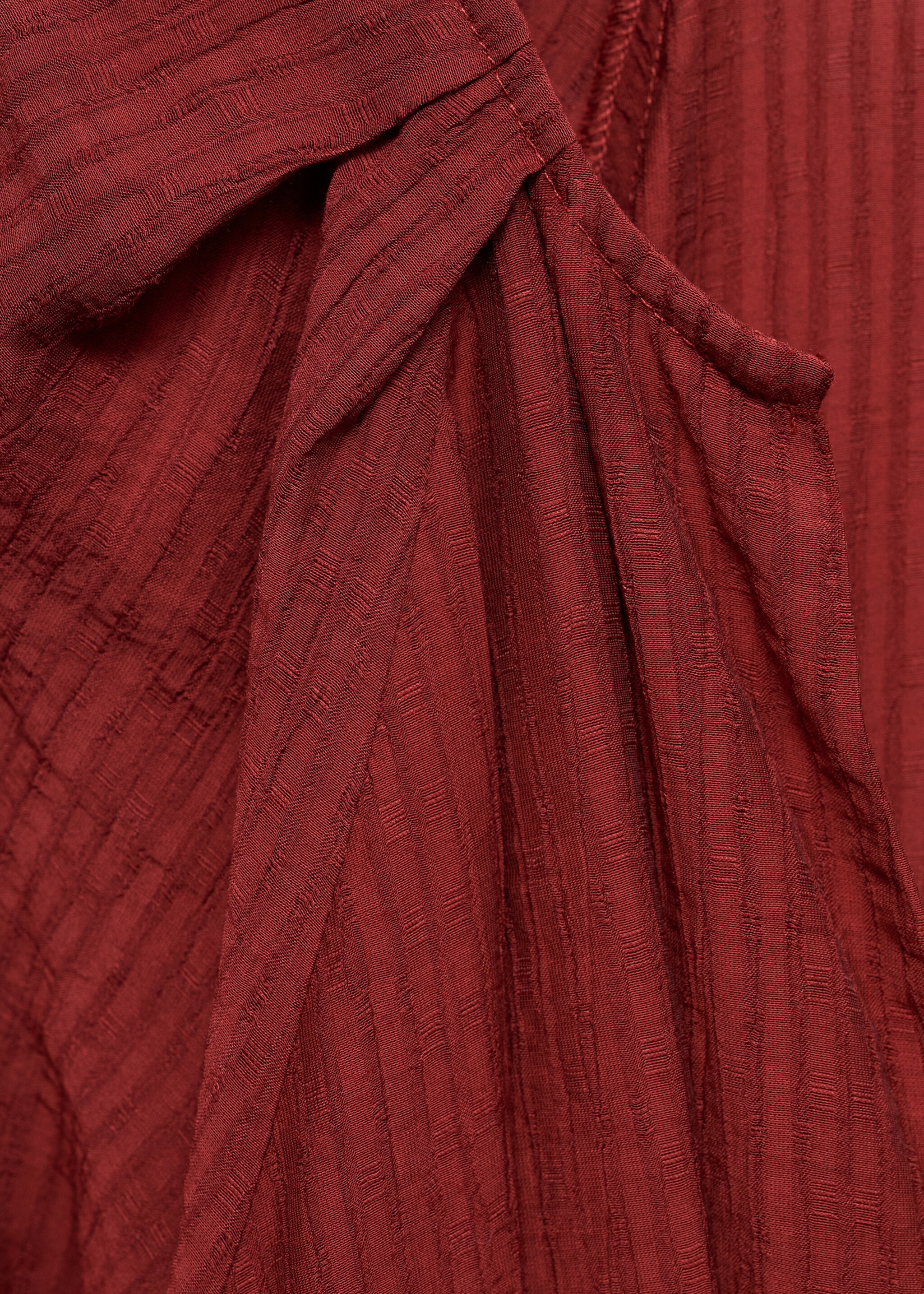 Robe courte texturée - Détail de l'article 8, Grenat. Ref: 77087645-00.