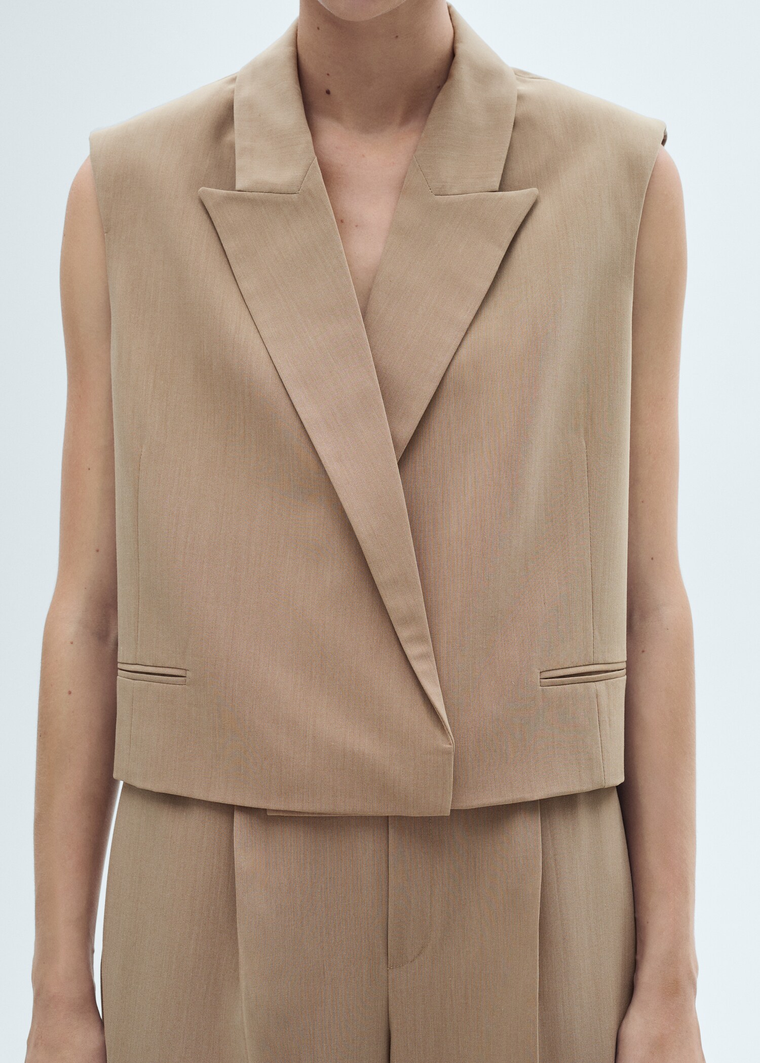 Suit waistcoat with lapels - Details of the article 6