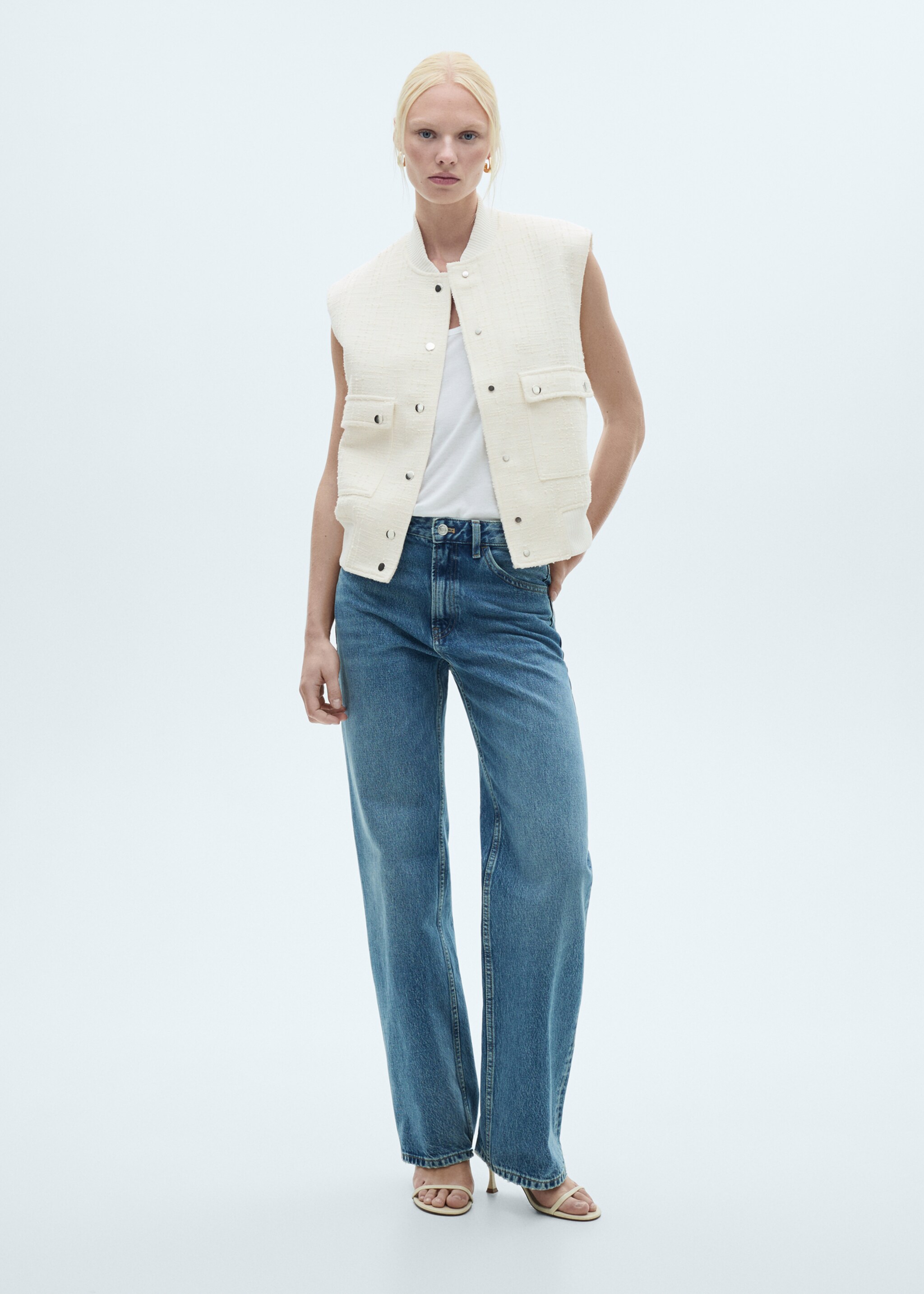 Textured waistcoat with pockets - Details of the article 2