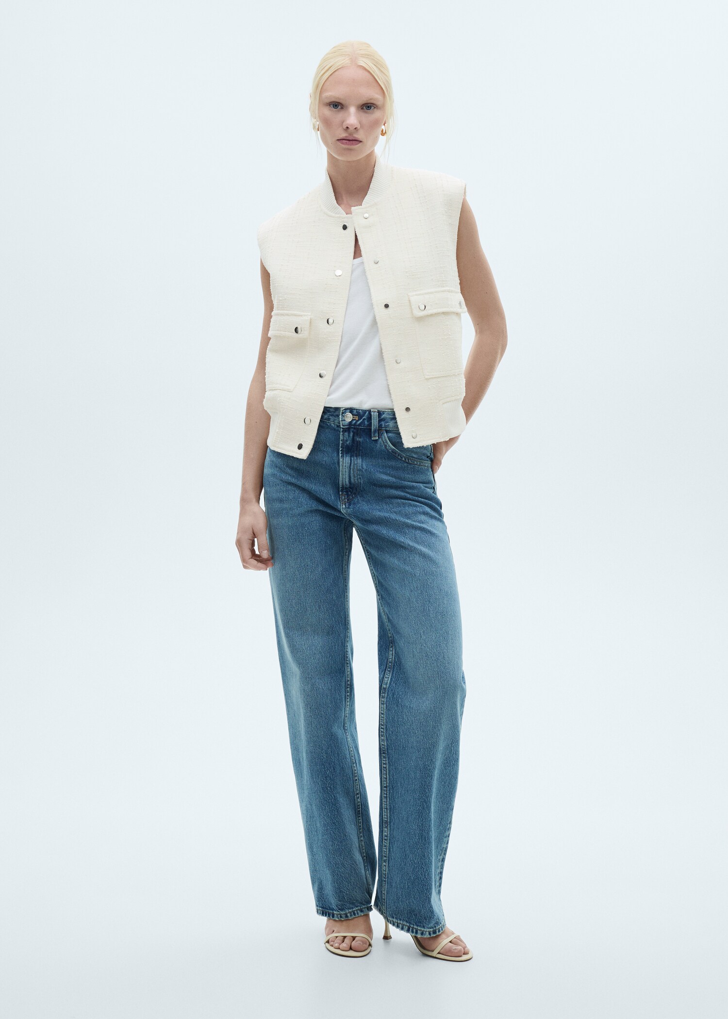 Textured waistcoat with pockets - Details of the article 2