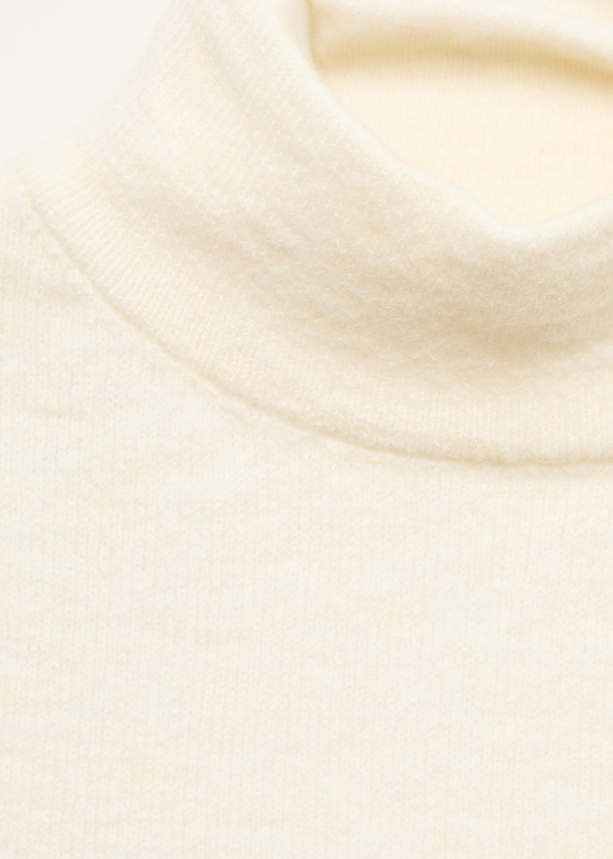 Open back knitted top - Details of the article 8, Ecru. Ref: 77087661-00.
