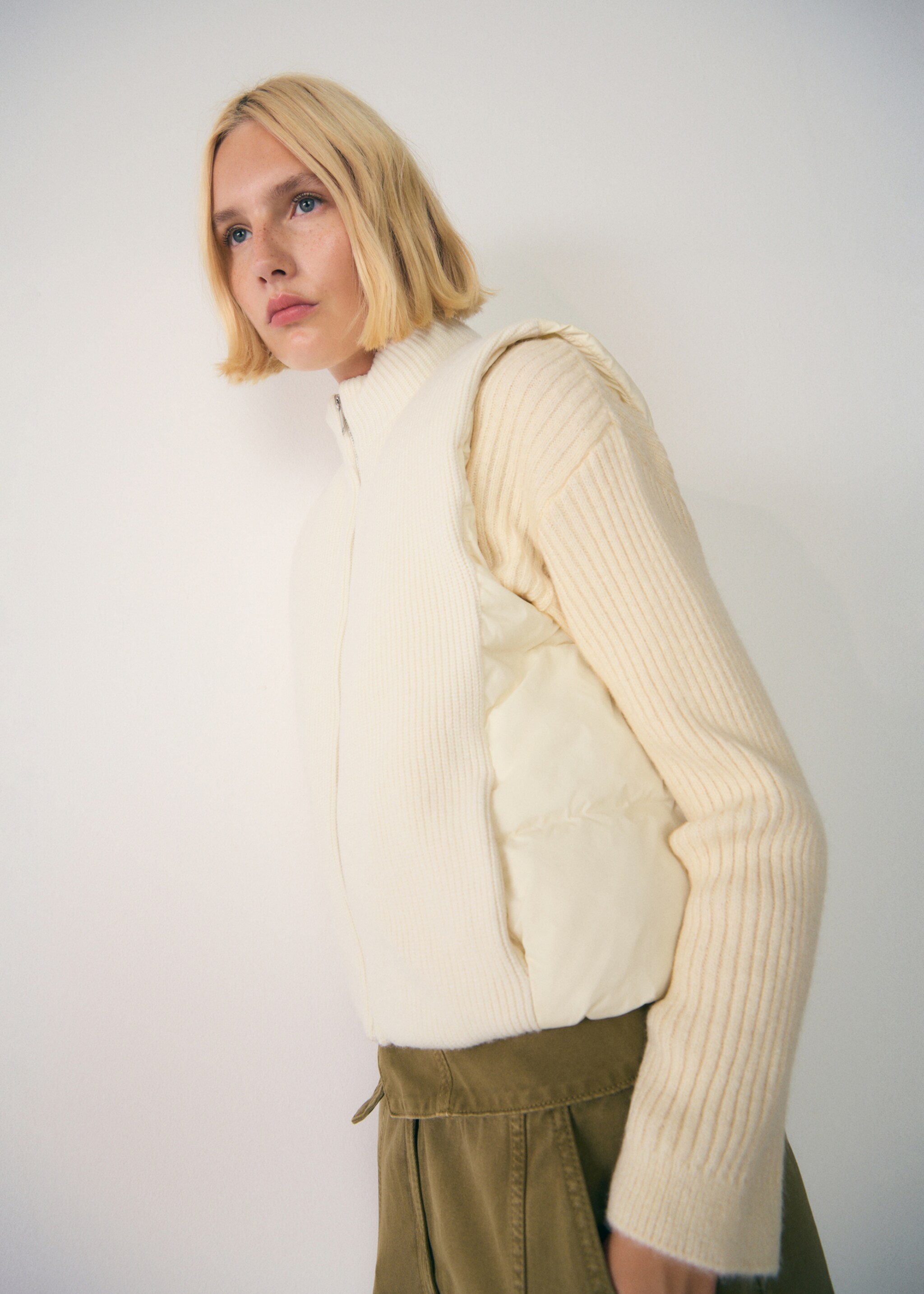 Kontrastierender Strickpullunder - Mittlere Ansicht, Ecru. Ref: 77087662-00.