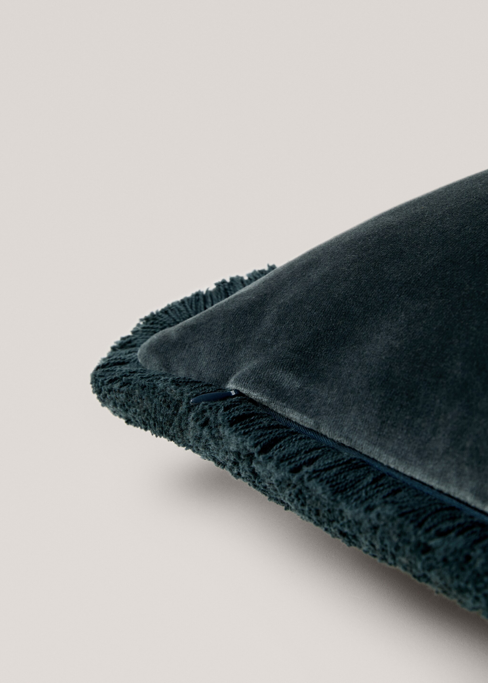 Fringed velvet cushion cover 45x45cm - Details of the article 1, Petrol Blue. Ref: 77087669-00.
