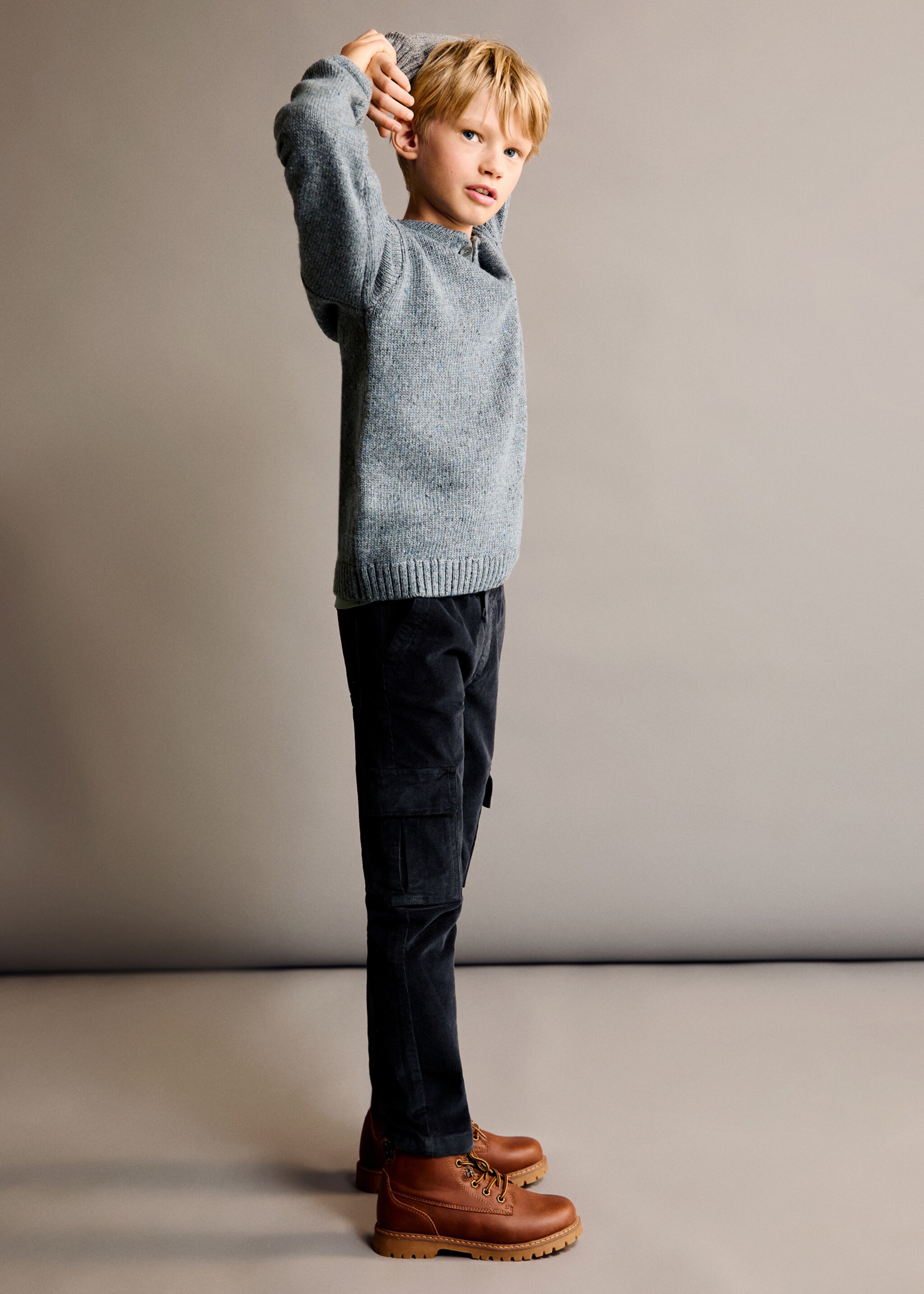 Corduroy cargo pants - Details of the article 2, Night Blue. Ref: 77087673-00.