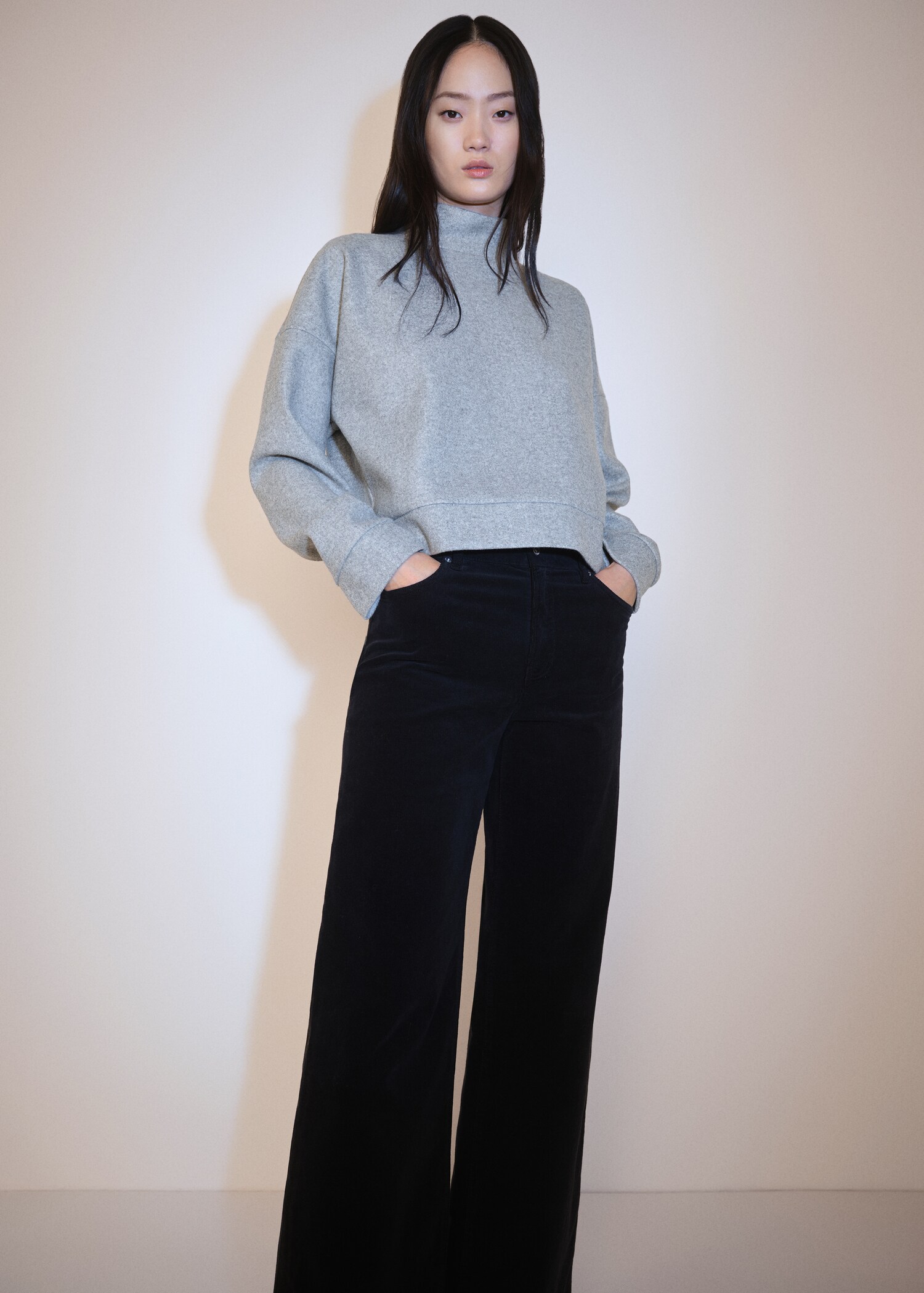 Turtleneck plush sweatshirt - Details of the article 2