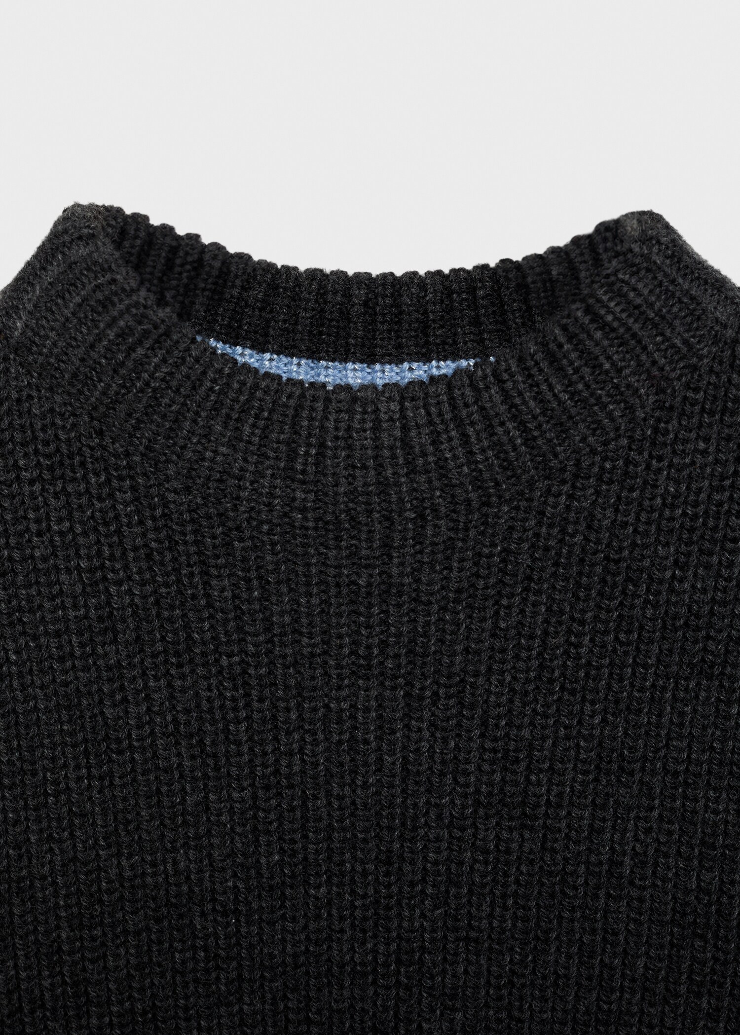Knitted waistcoat with contrast hem - Details of the article 8