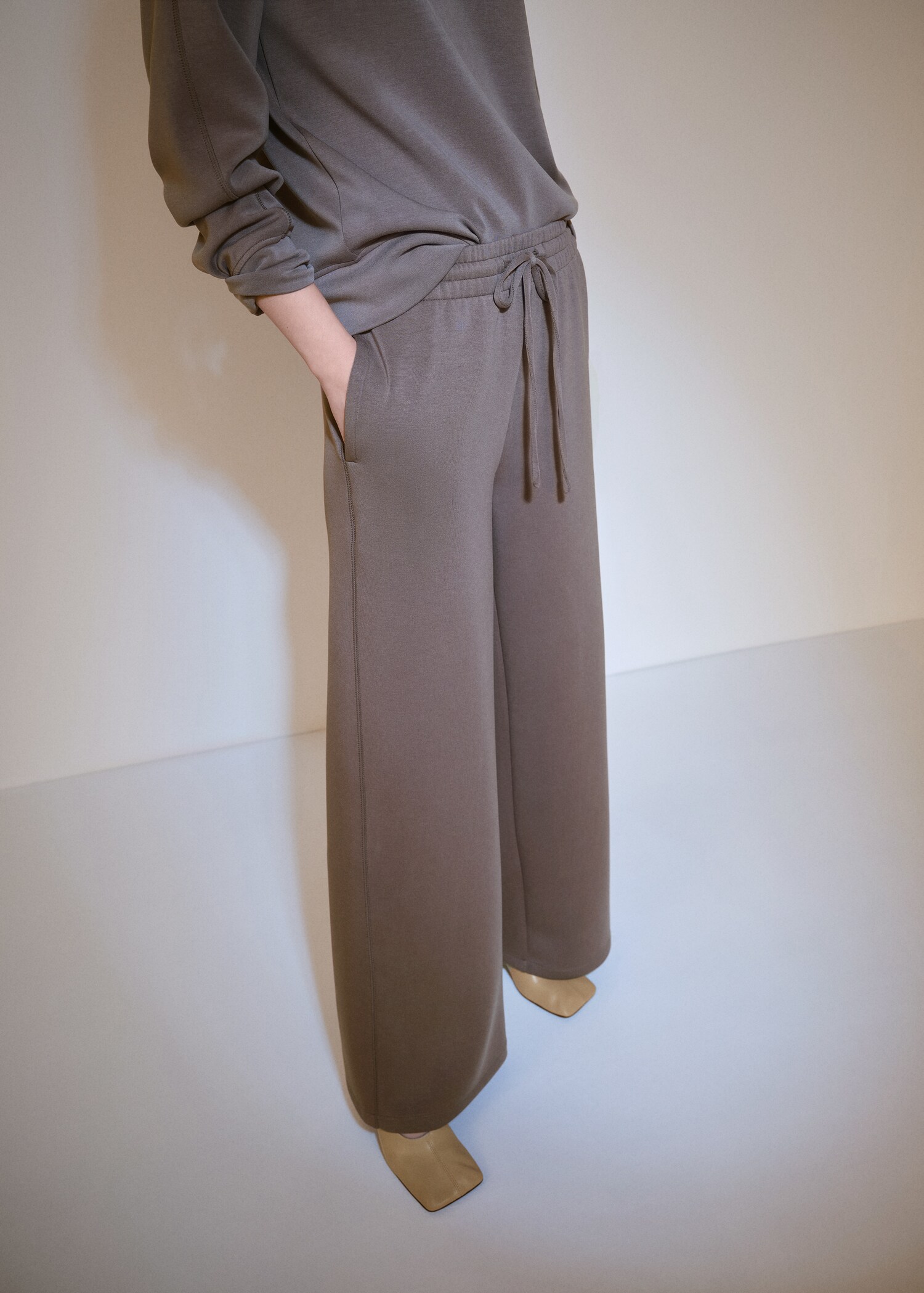 Jogger trousers with elastic waist - Medium plane