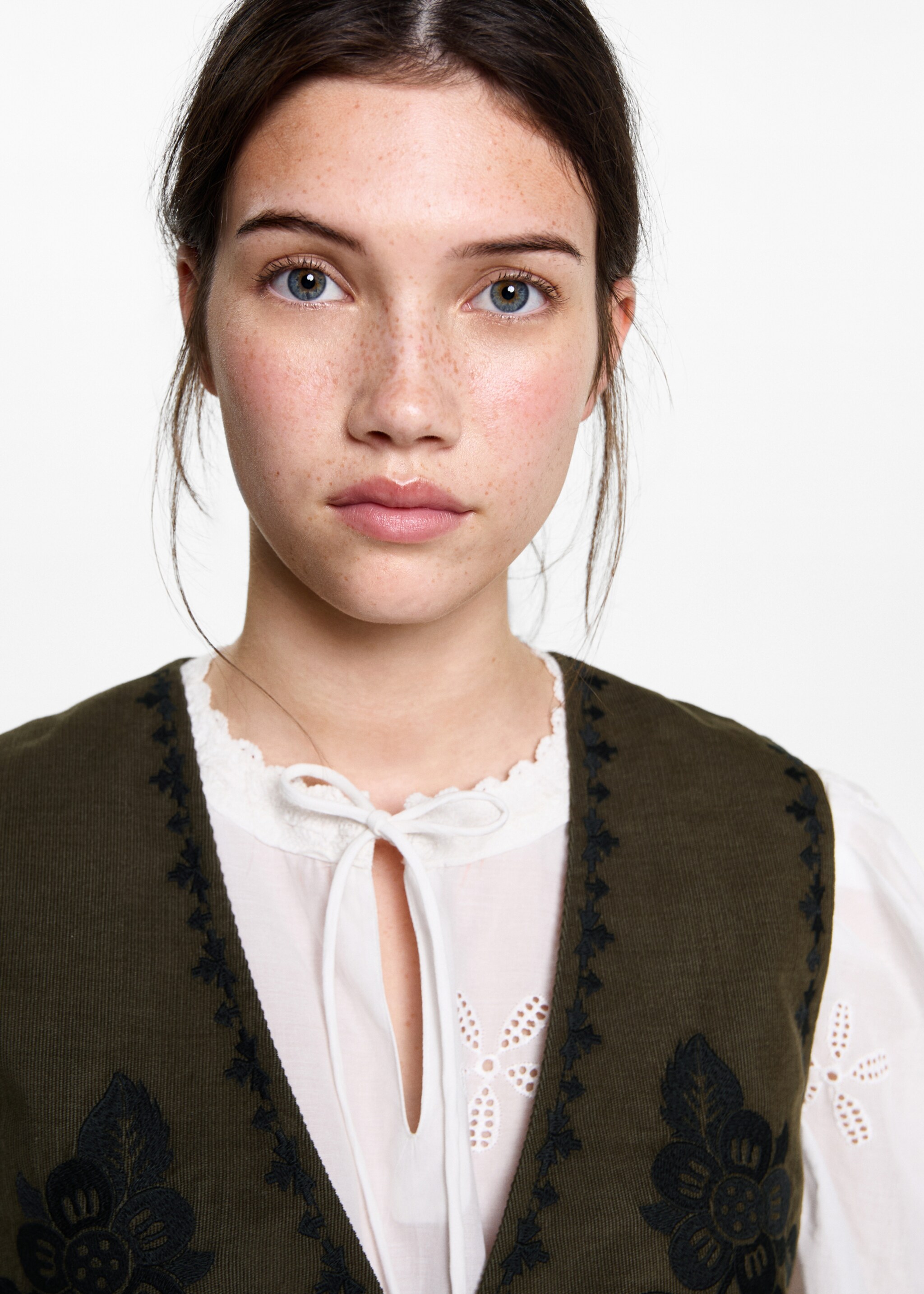 Floral-embroidered waistcoat - Details of the article 1, Forest Green. Ref: 77087710-00.