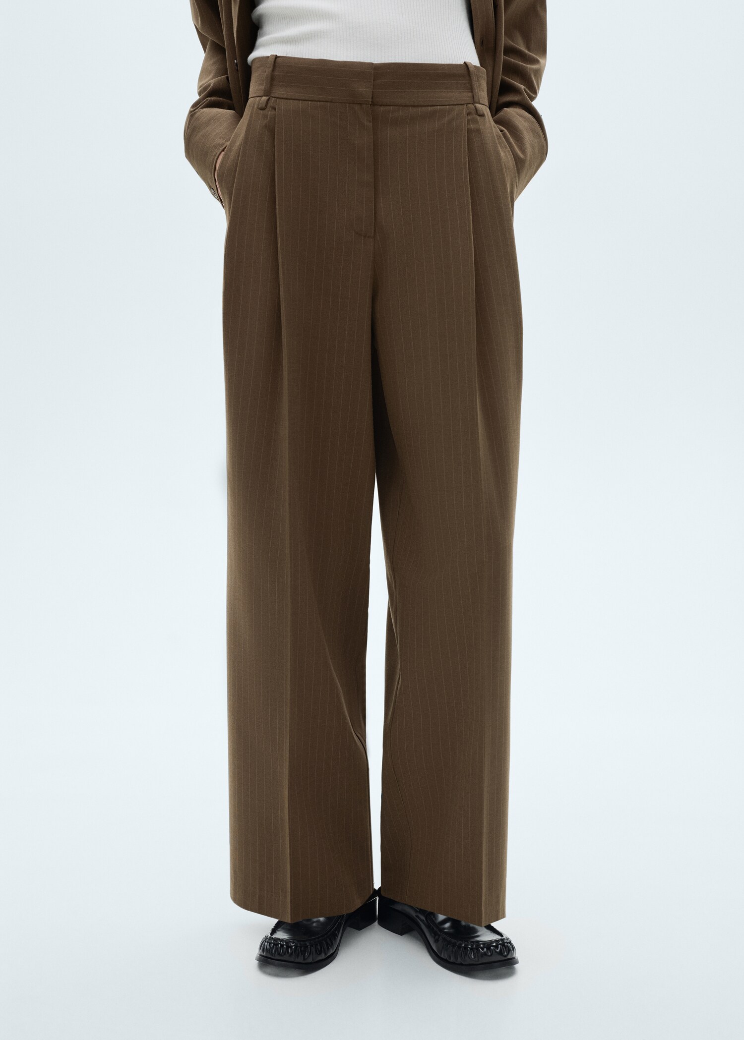 Pantalon à fines rayures - Plan moyen