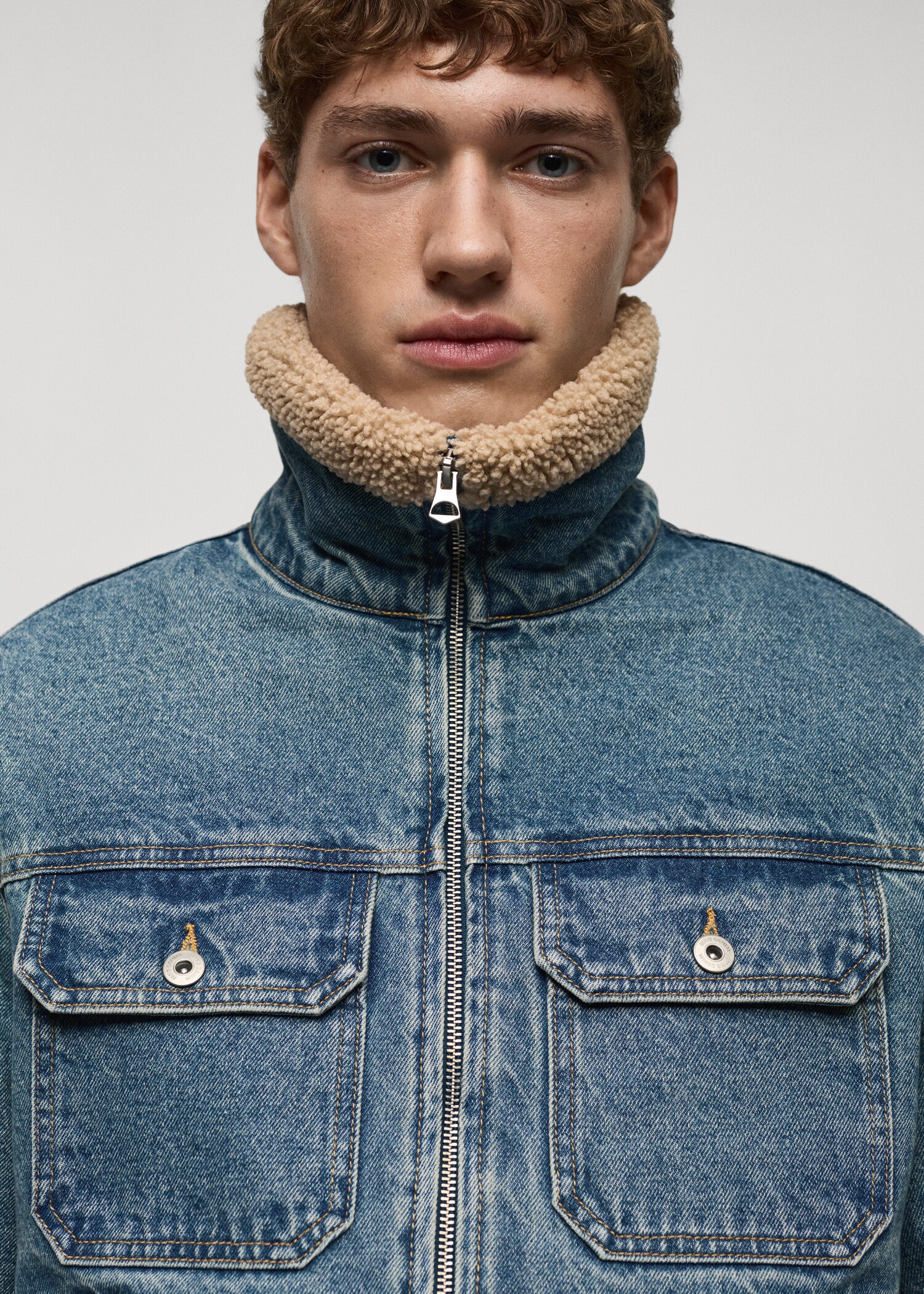 Denim jacket with sheepskin details - Details of the article 1