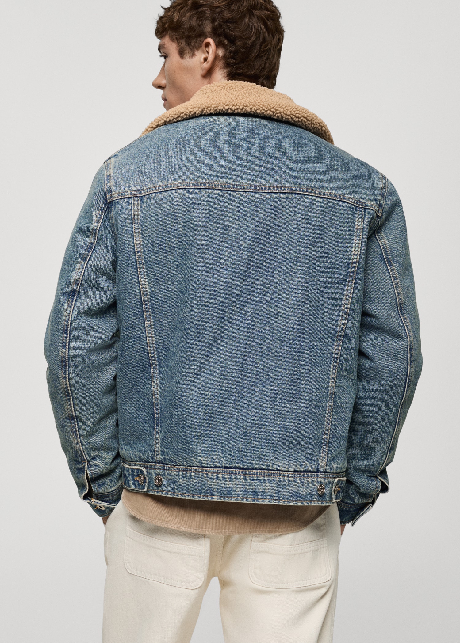 Denim jacket with sheepskin details - Reverse of the article