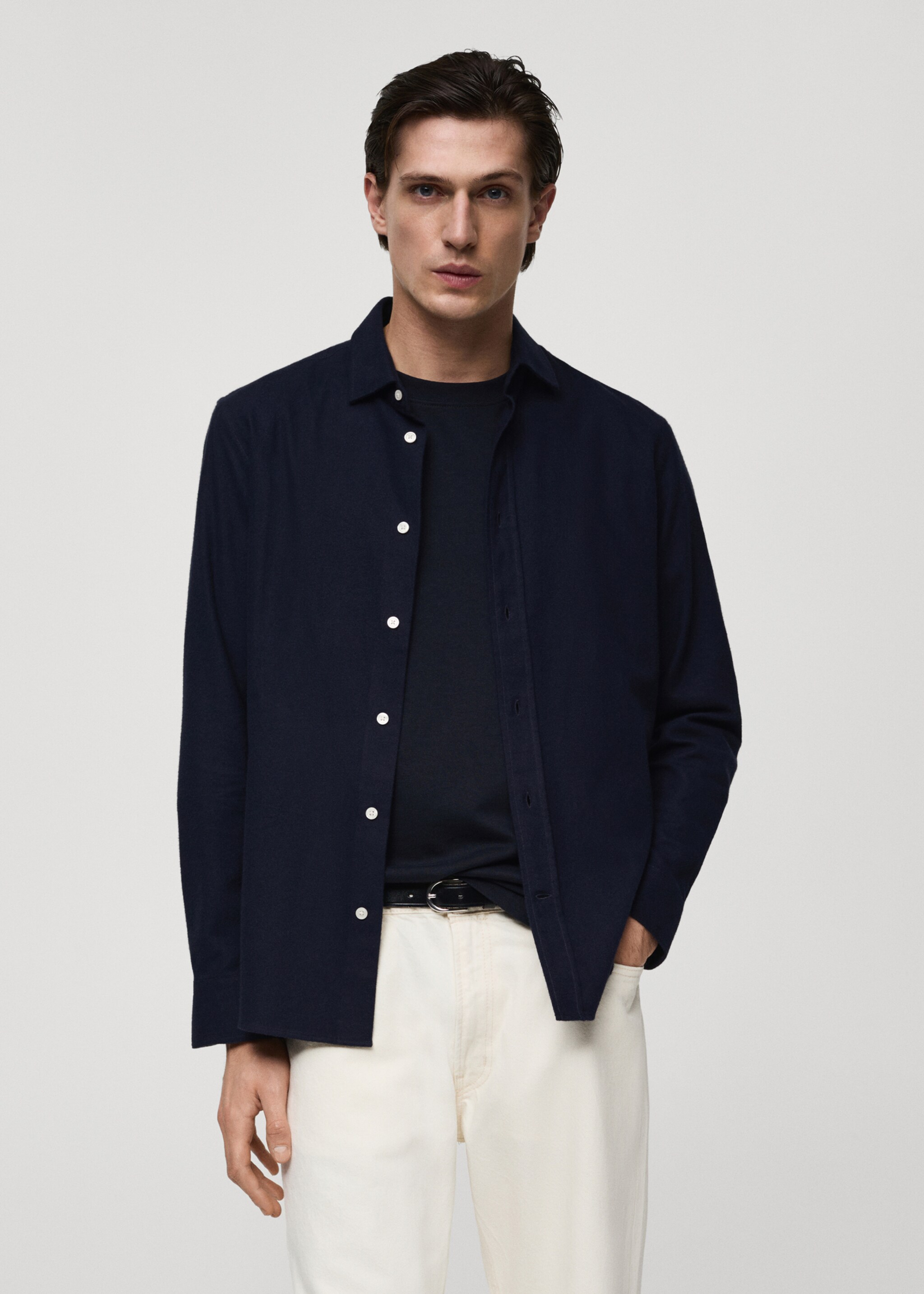 Regular-Fit-Hemd aus 100 % Baumwoll-Flanell - Mittlere Ansicht, Dunkles Marineblau. Ref: 77087923-00.