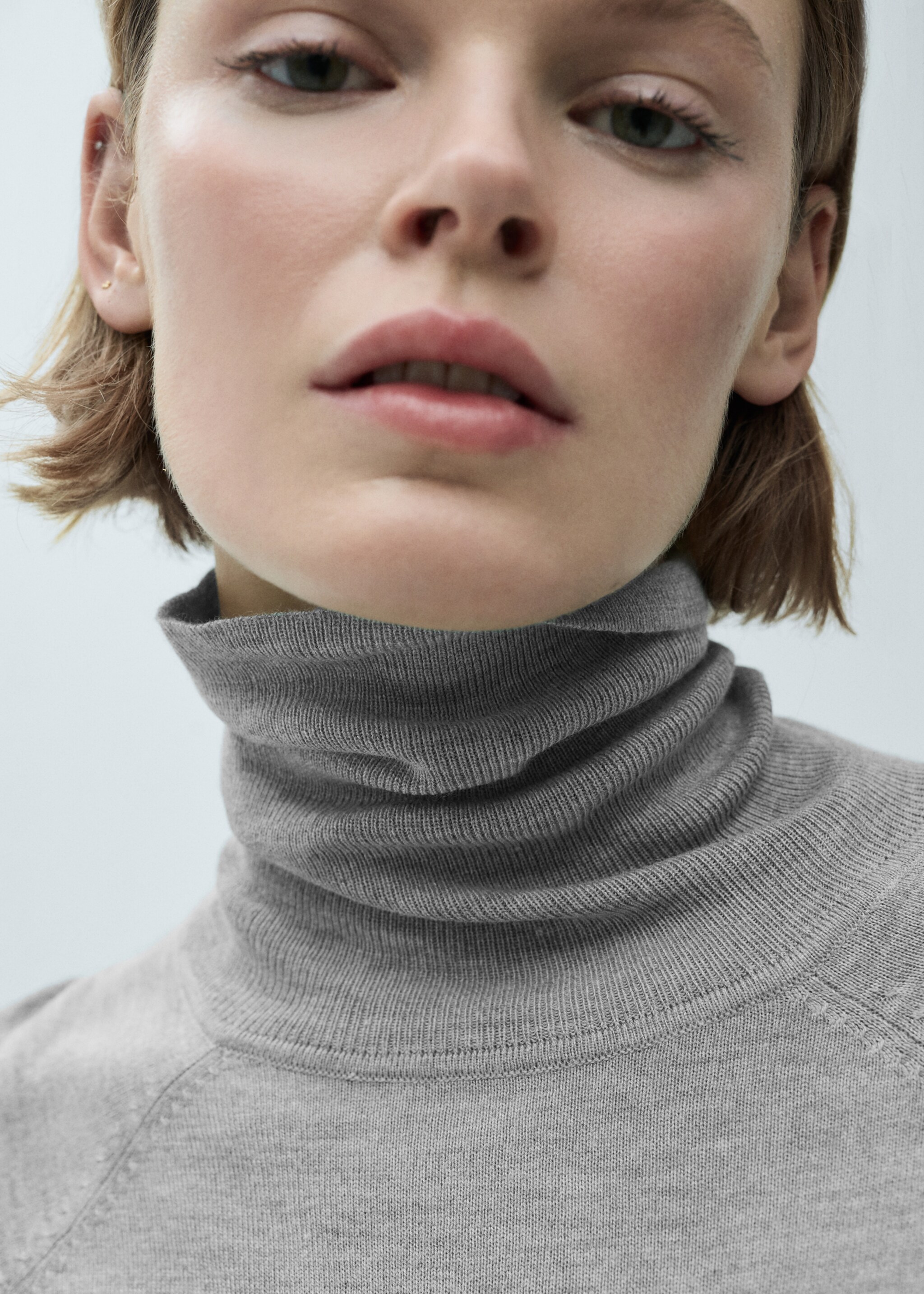 Jersey punto fino cuello vuelto - Detalle del artículo 1, Gris claro vigoré. Ref: 77088264-00.