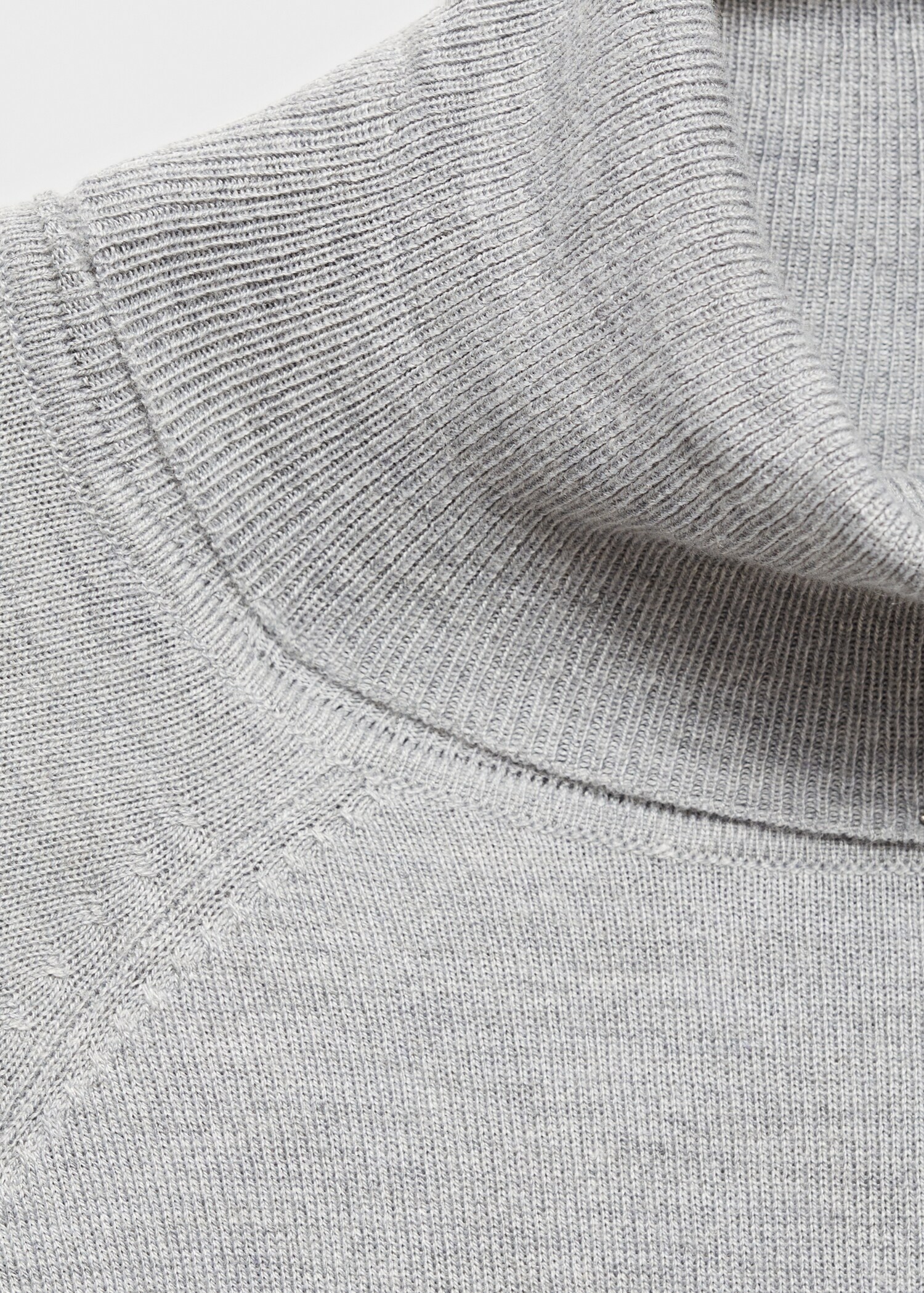 Fine-knit turtleneck sweater - Details of the article 8