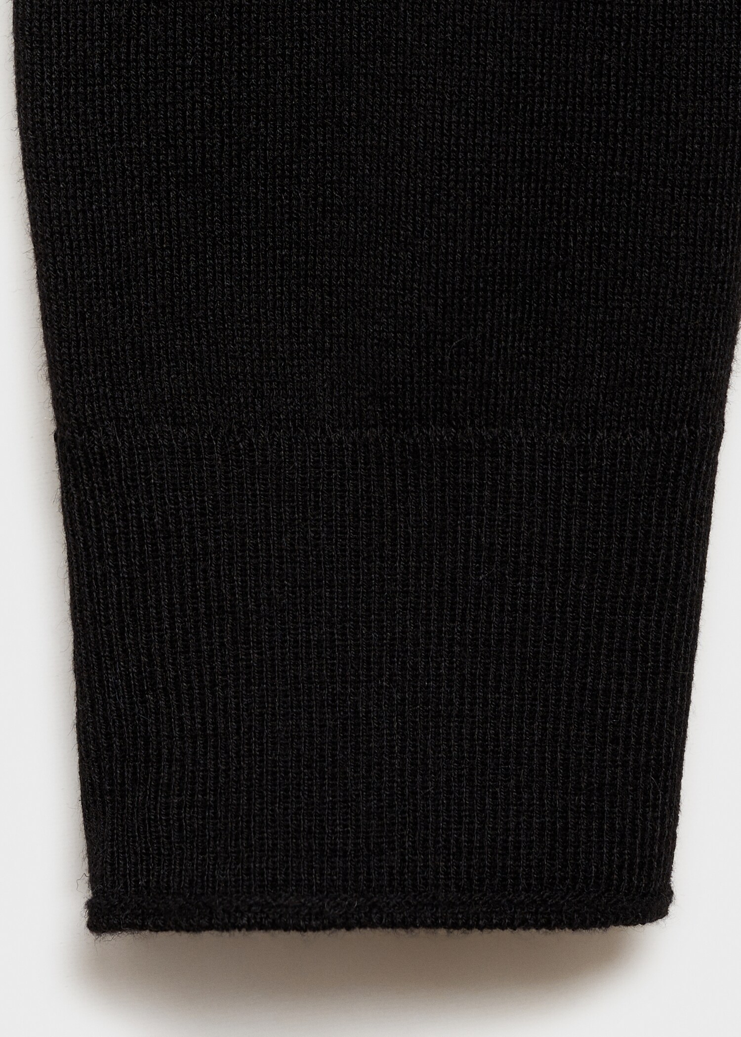 Fine-knit turtleneck sweater - Details of the article 0