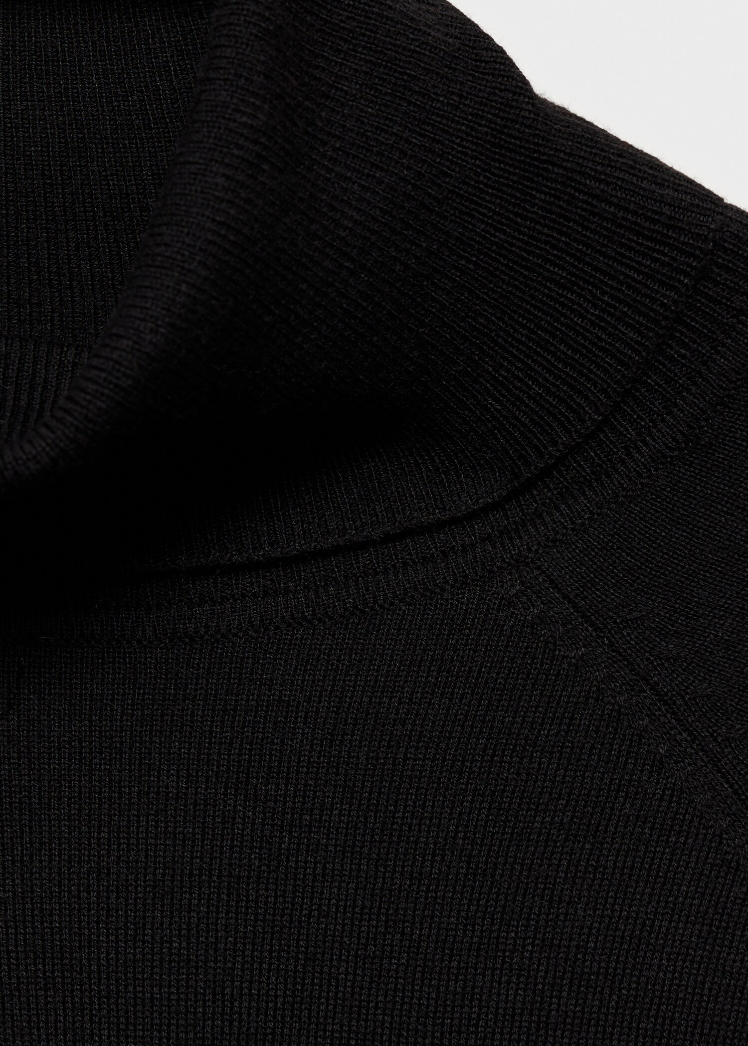 Fine-knit turtleneck sweater - Details of the article 8