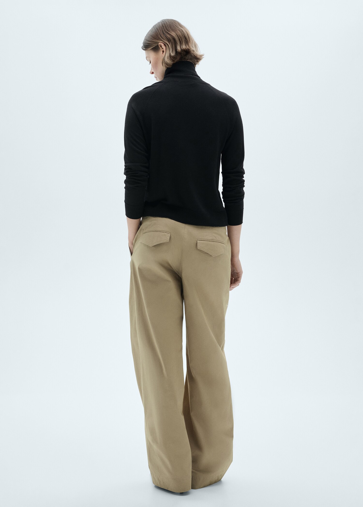 Fine-knit turtleneck sweater - Reverse of the article